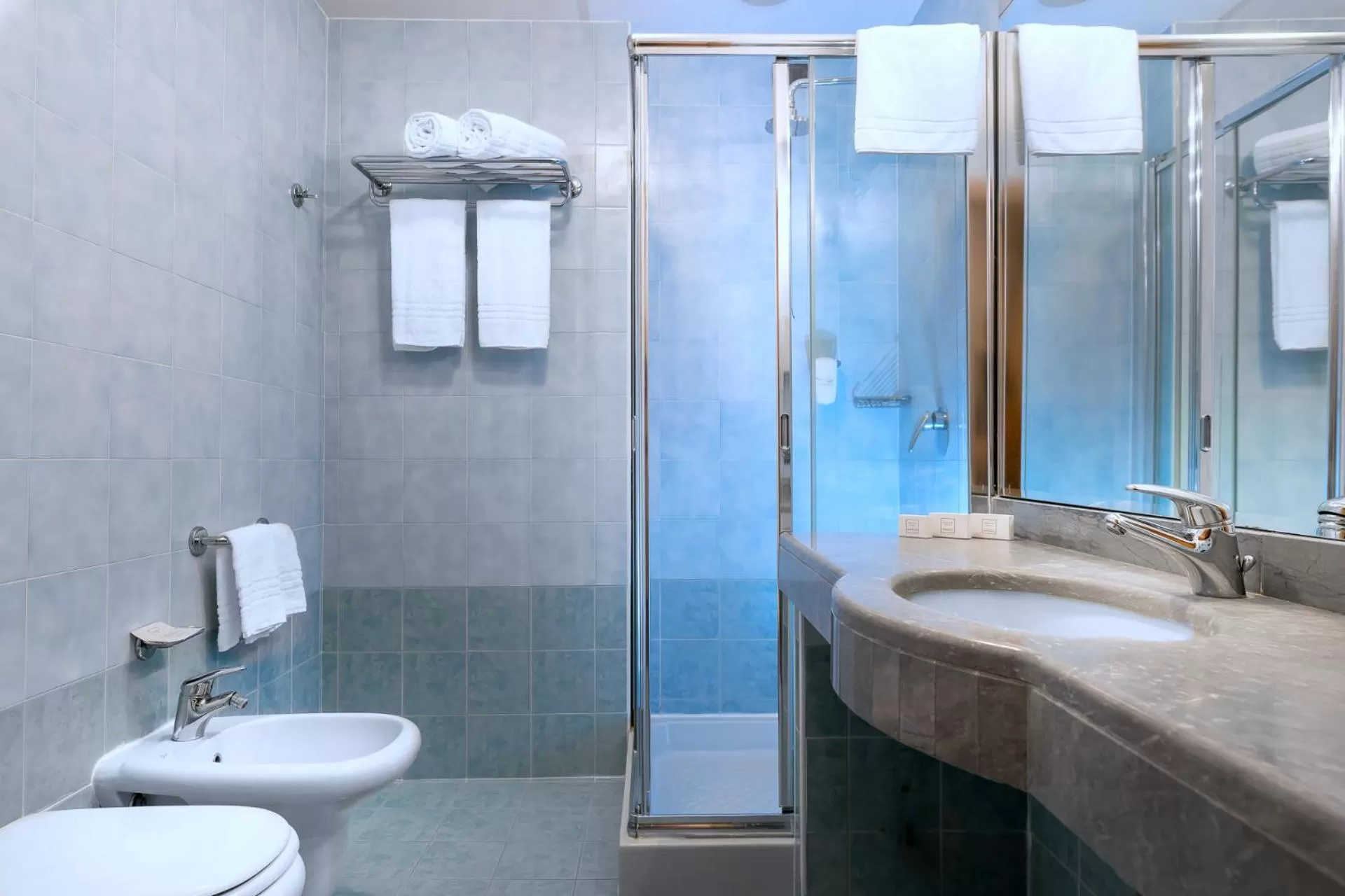 Bathroom in Best Western Cavalieri Della Corona