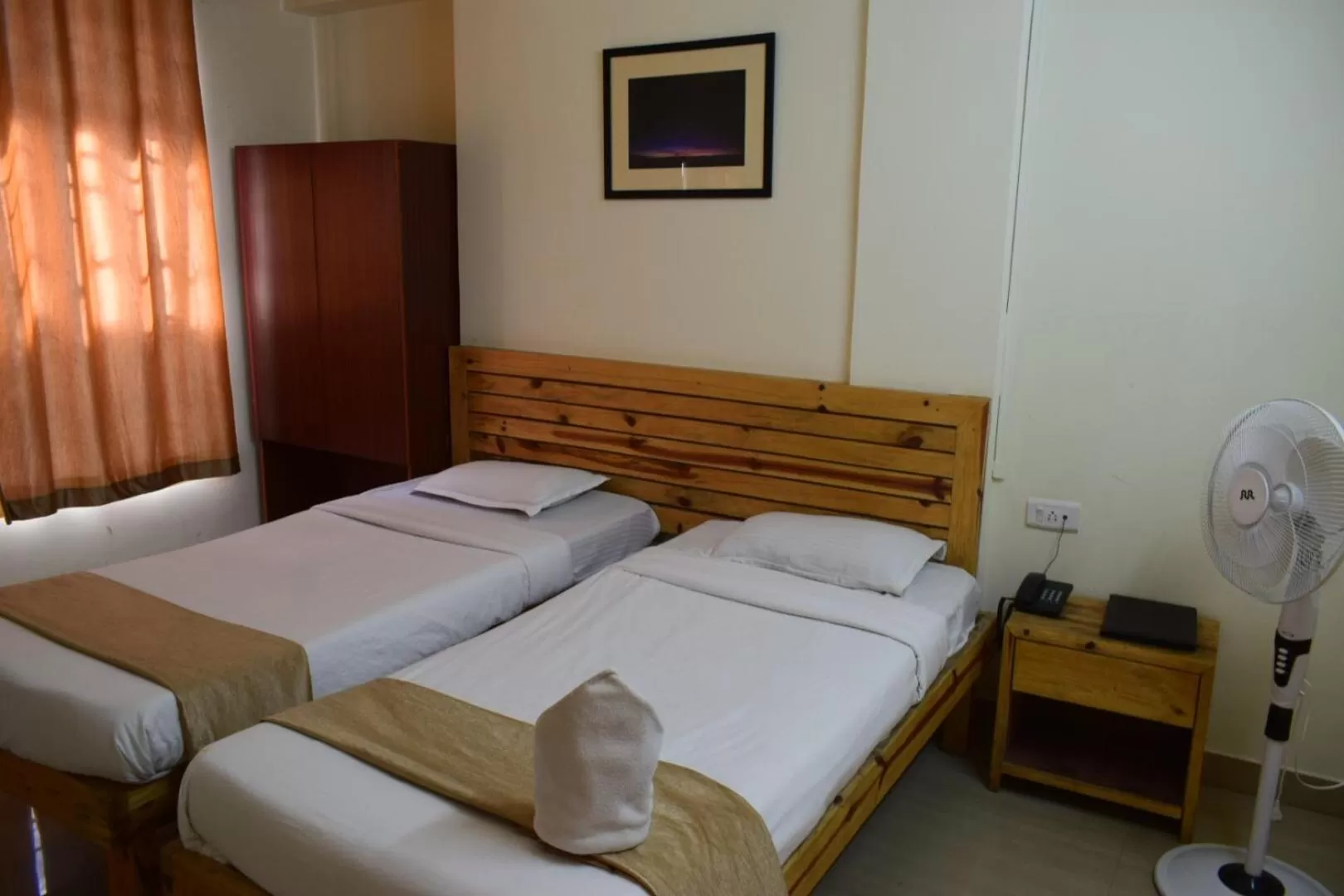 Bed in Hotel Travellers INN