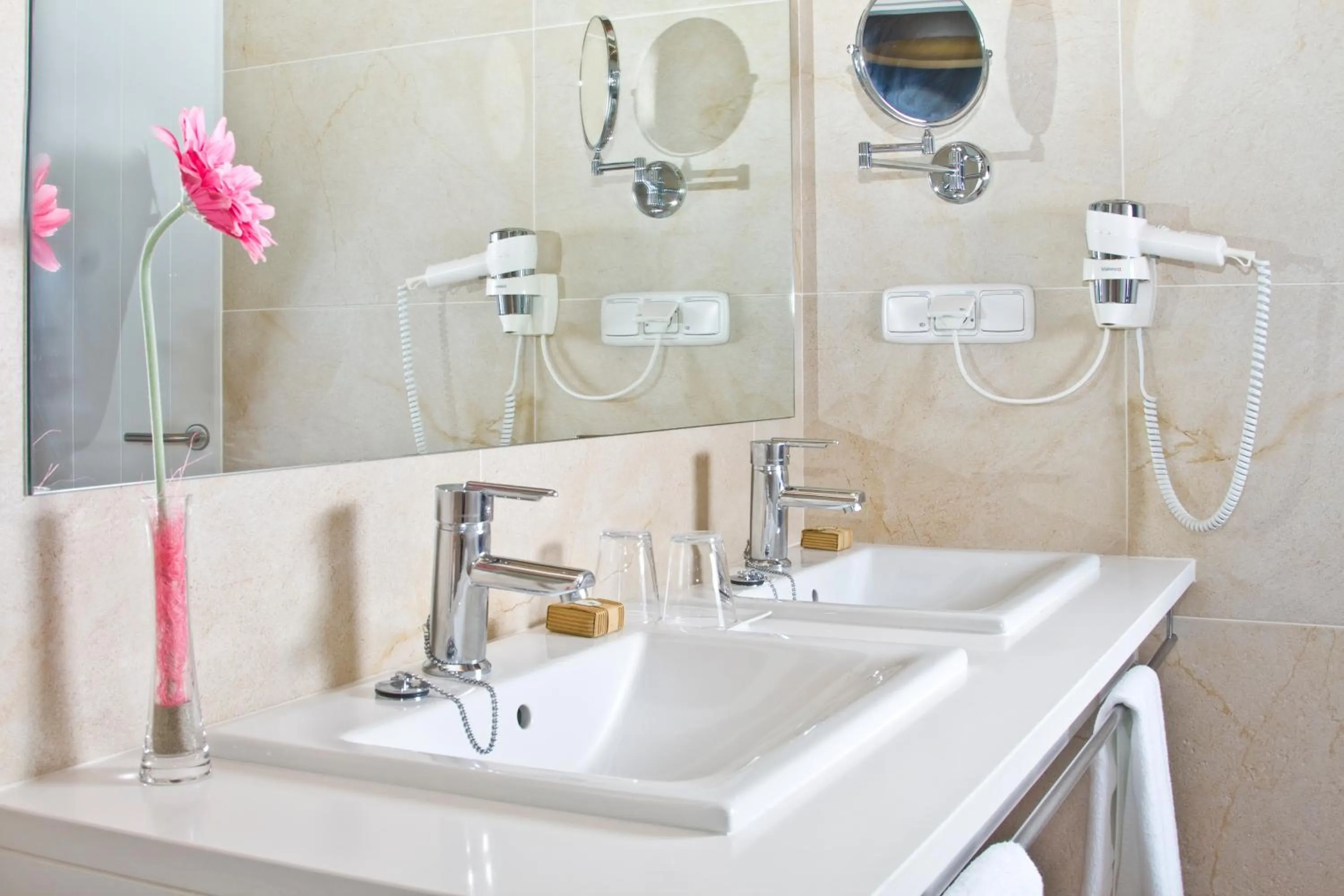 Toilet in Hotel Rural Binigaus Vell