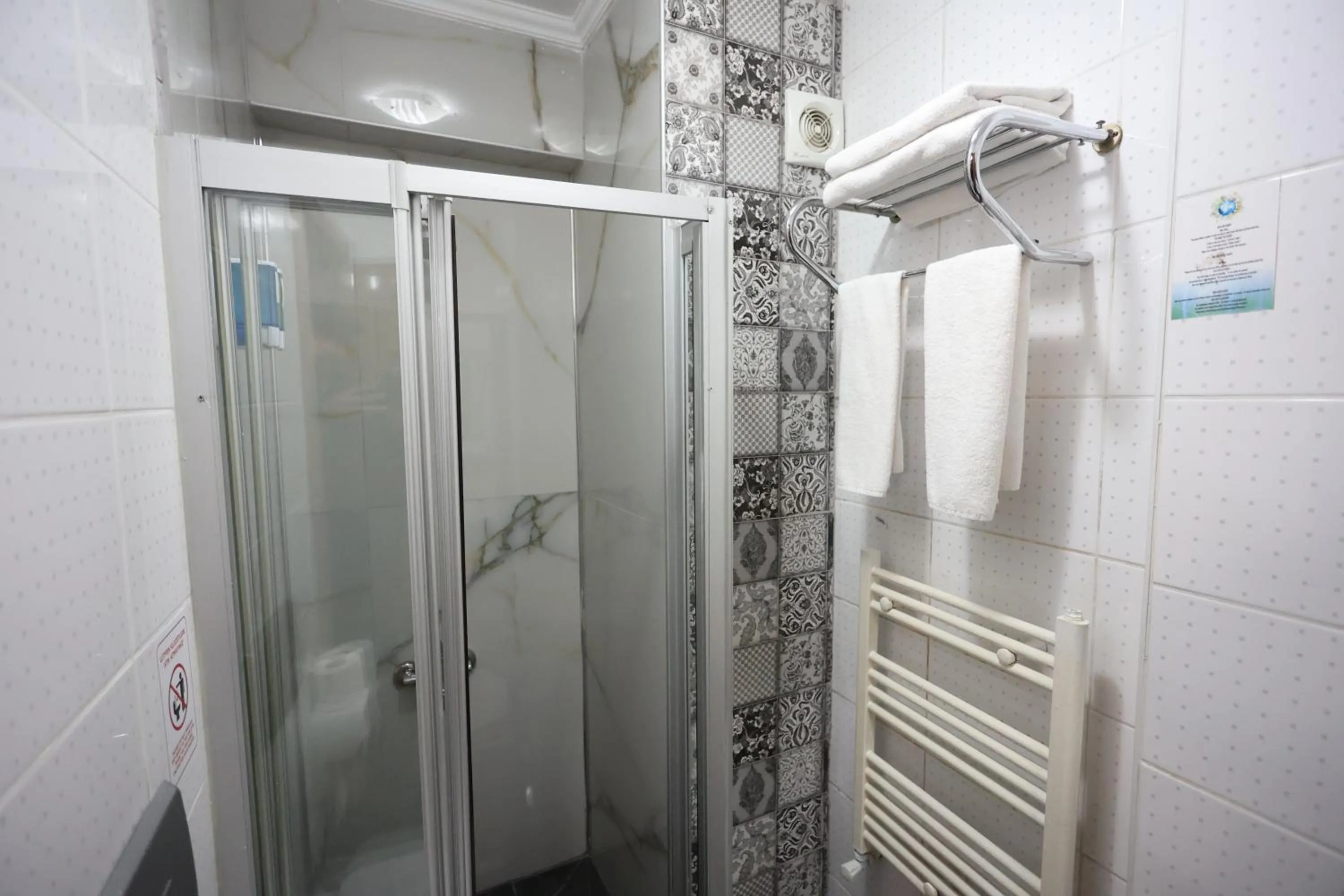 Shower in Arven Hotel