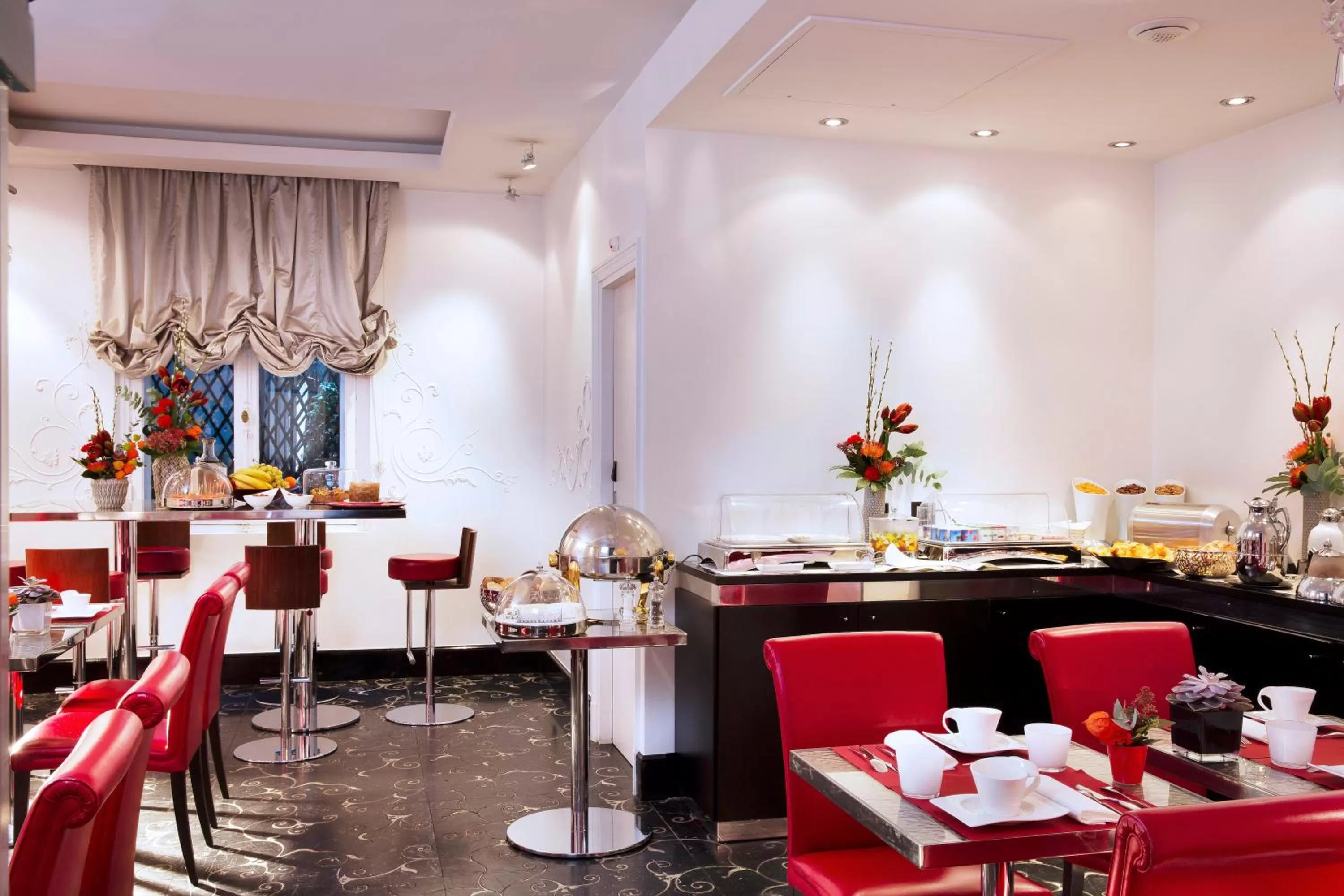 Breakfast in Hotel Ares Eiffel