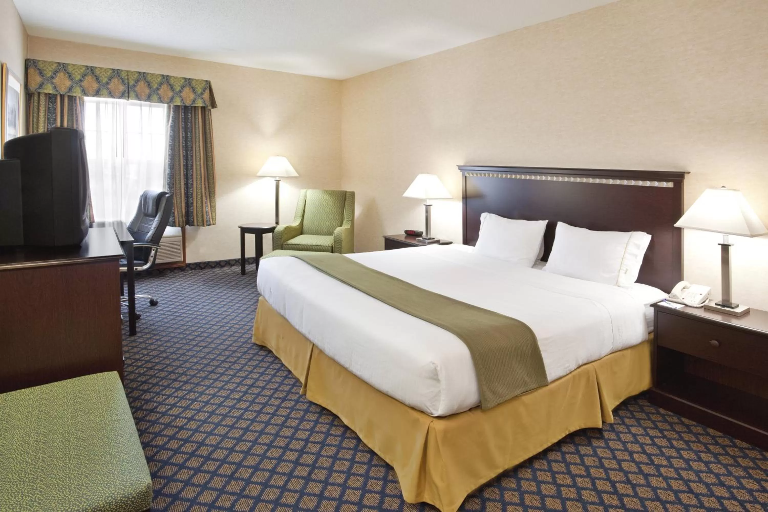 King Room in Holiday Inn Express Hotel & Suites Delaware-Columbus Area, an IHG Hotel