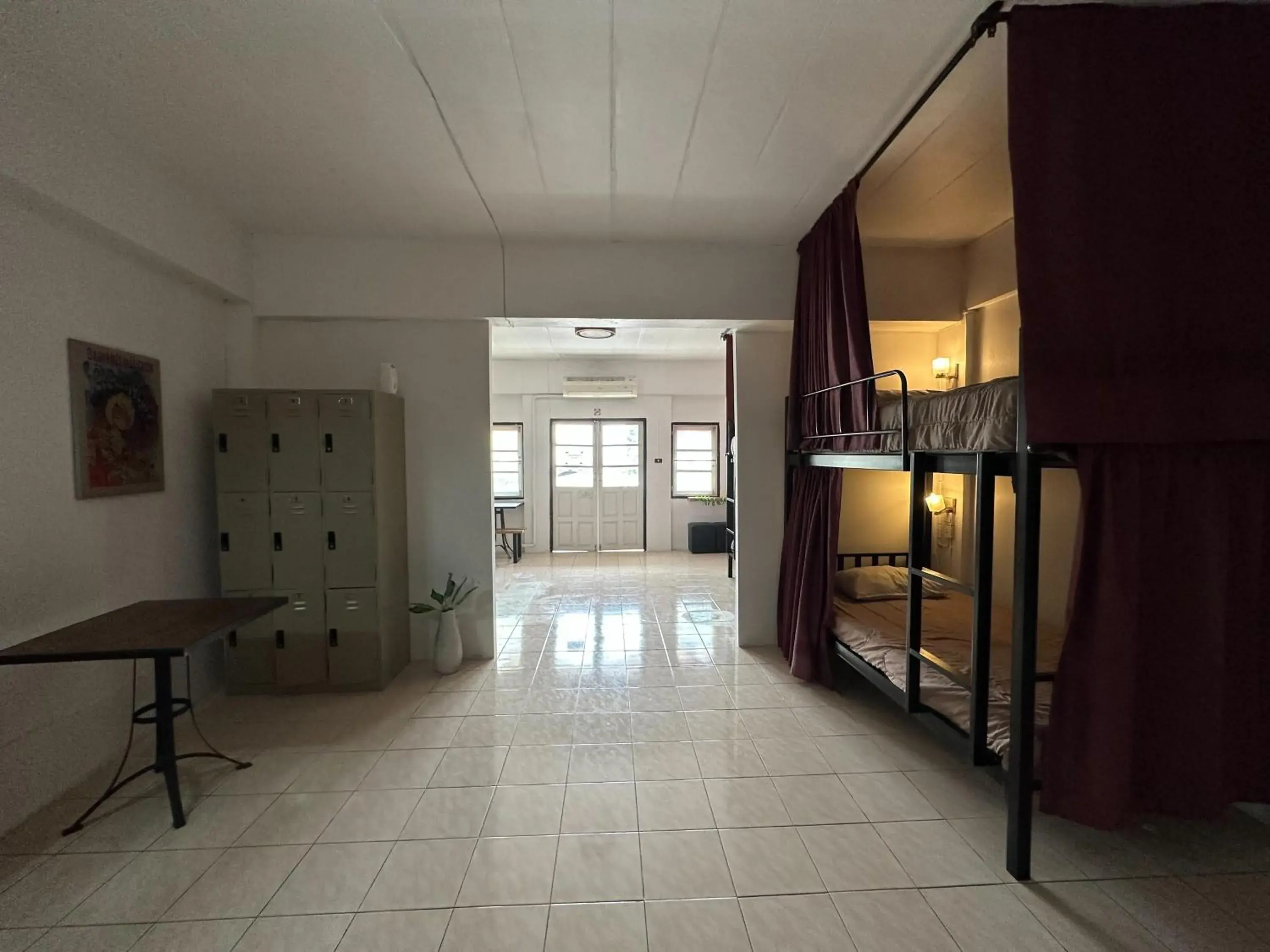 Bed in 6-Bed Dormitory Room in The Cabin Backpackers Hostel & Bar Bed in 6-Bed Dormitory Room in The Cabin Backpackers Hostel & Bar