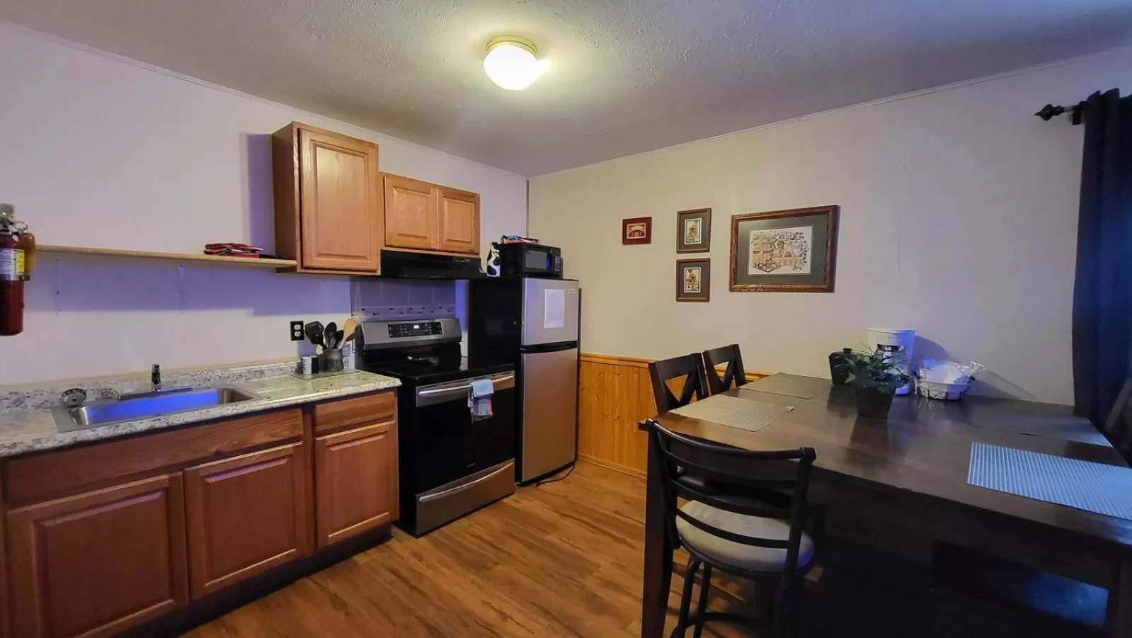 Kitchen or kitchenette in Hunter's Friend Resort near Table Rock Lake
