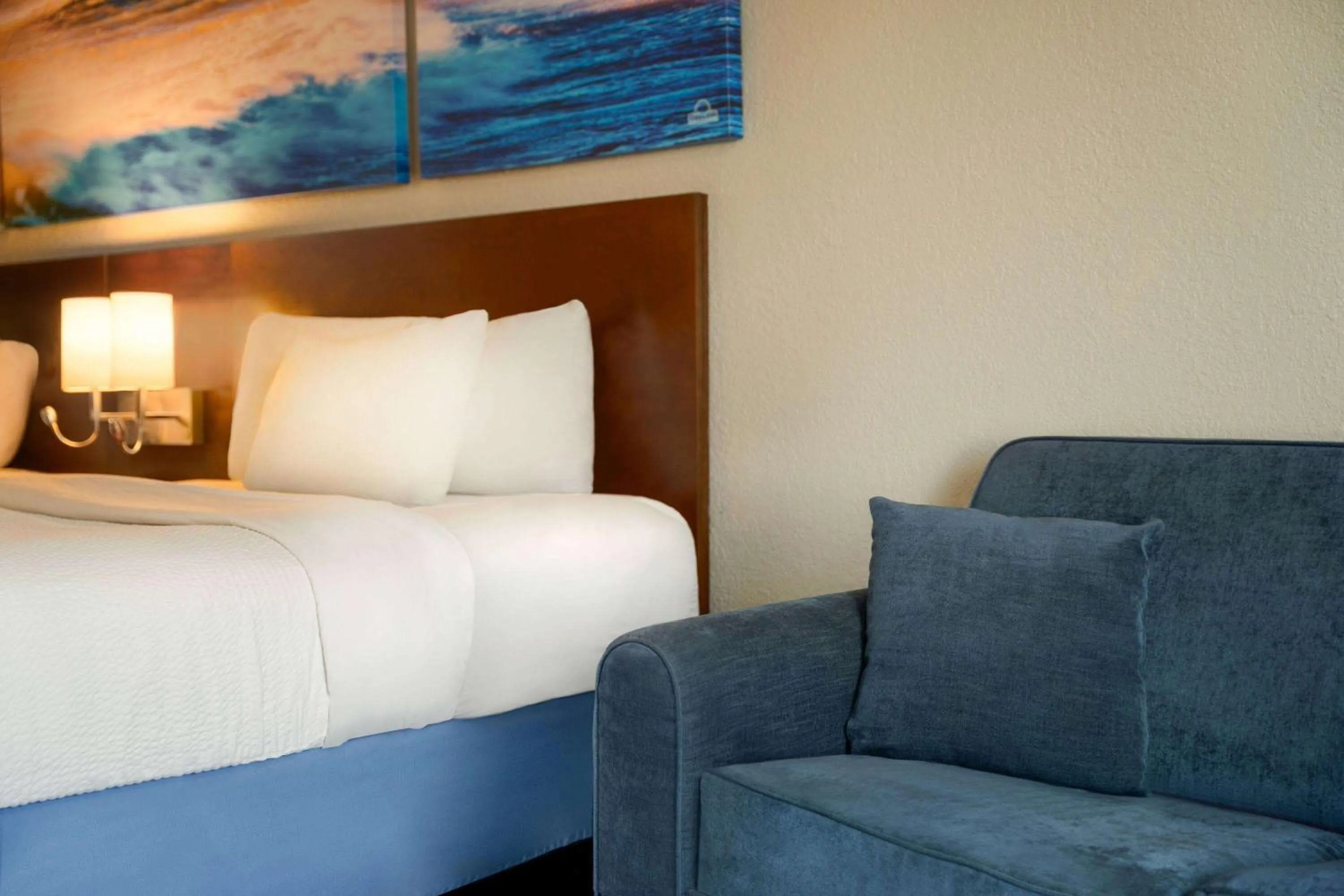 Photo of the whole room, Bed in Days Inn by Wyndham Dillon