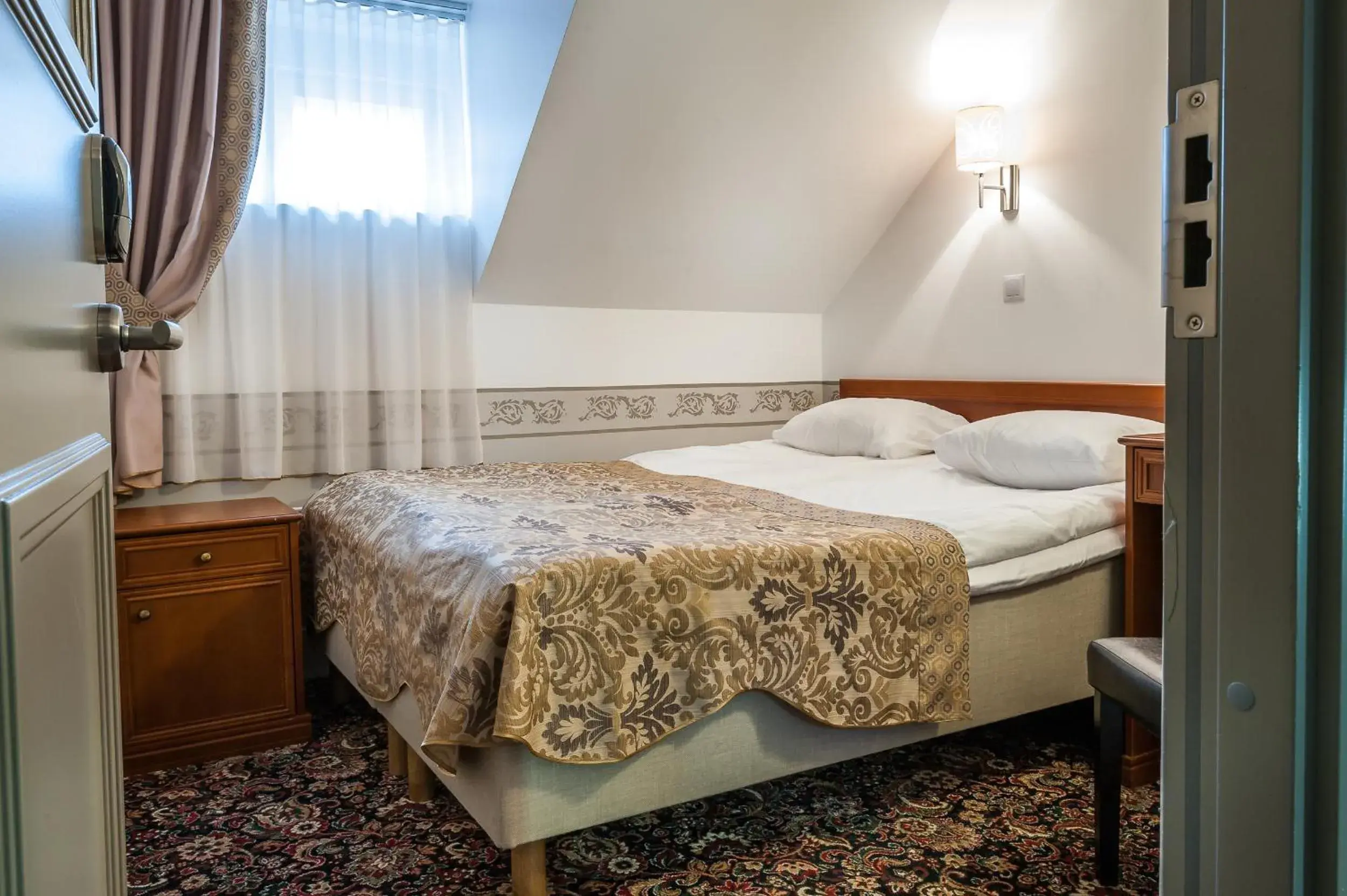 Small Double/Twin Room in Three Crowns Residents Small Double/Twin Room in Three Crowns Residents