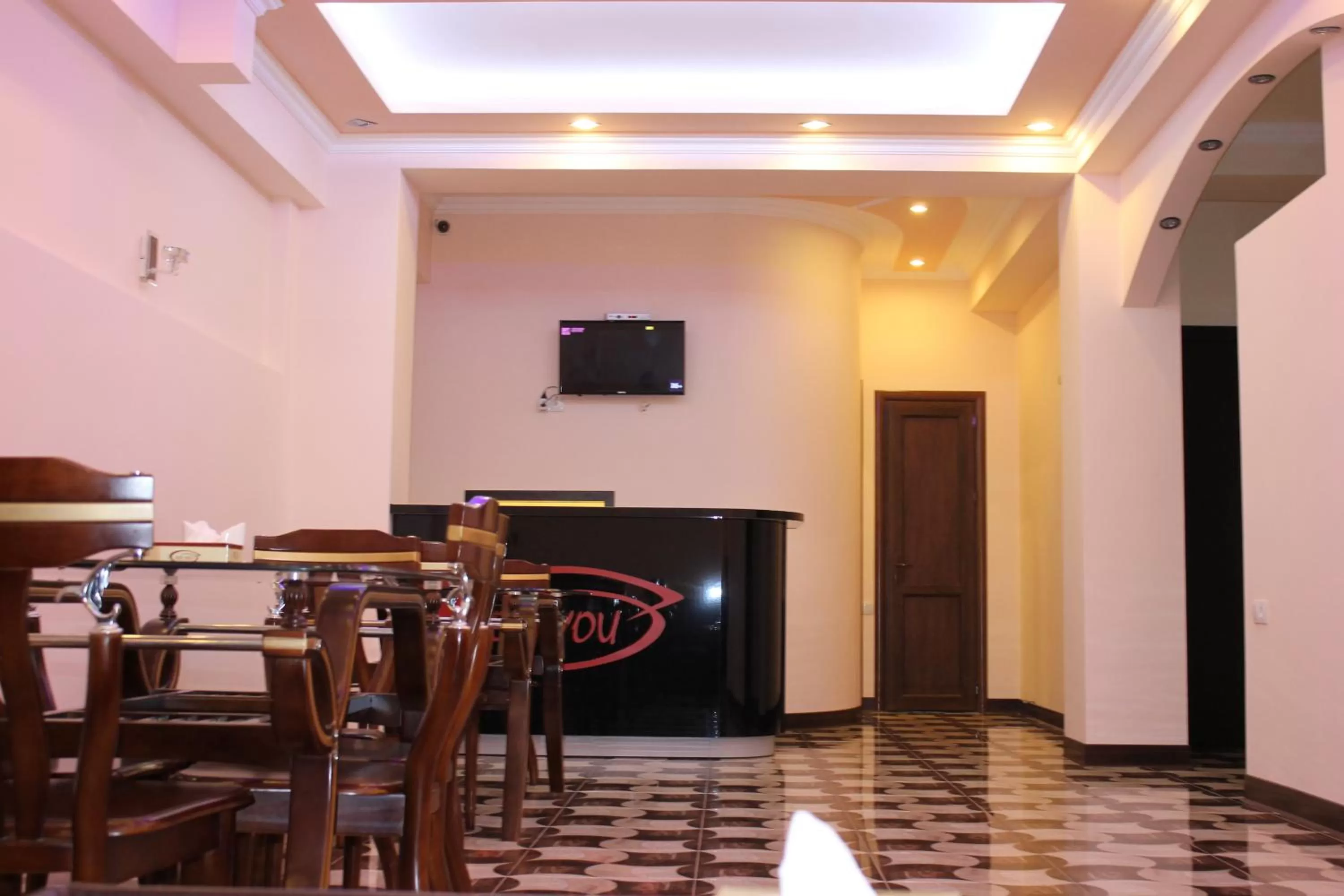 Restaurant/Places to Eat in Hotel For You