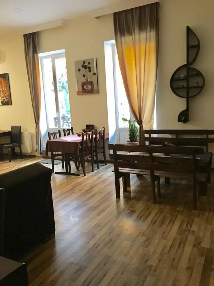 Restaurant/Places to Eat in Hotel Newland