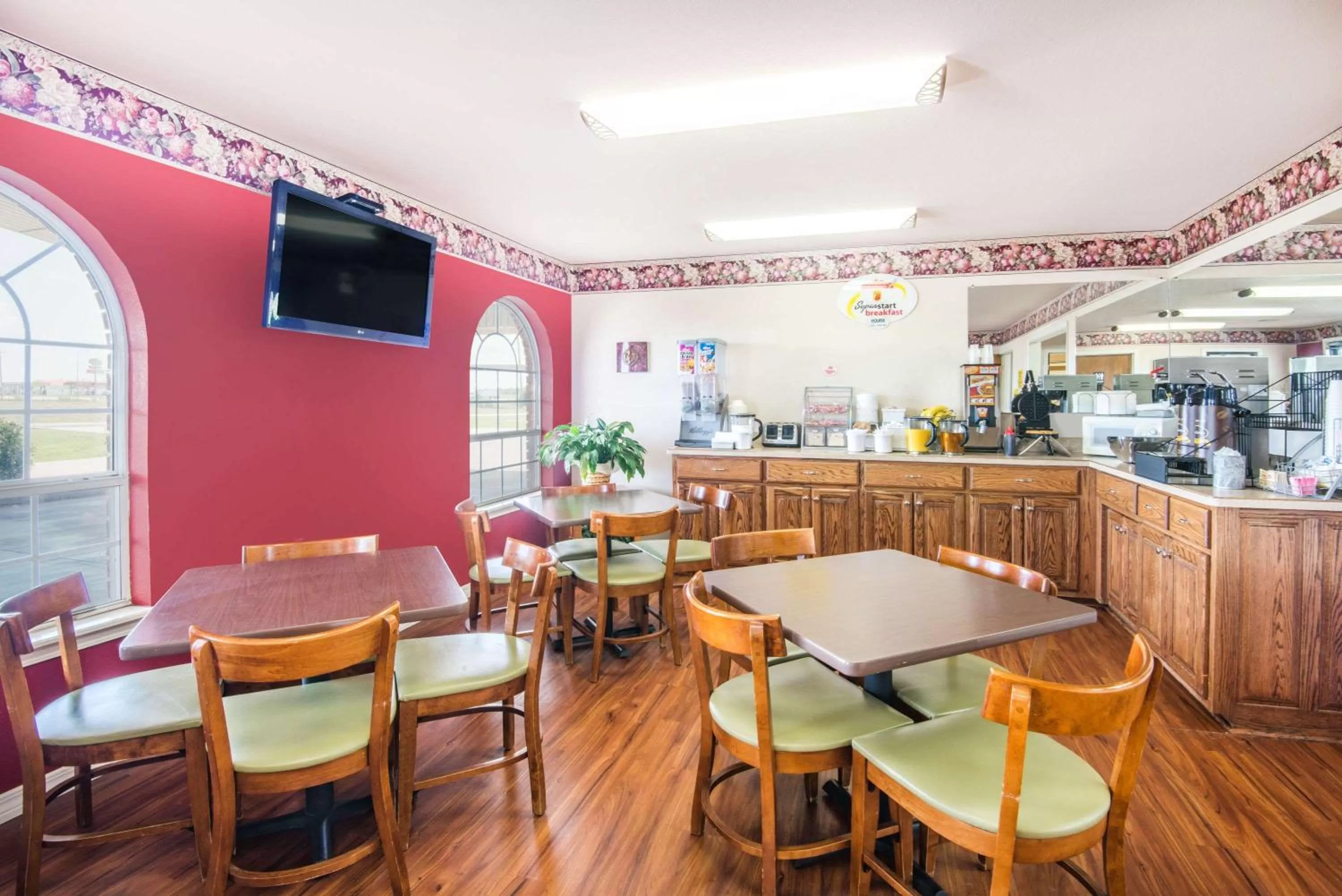 Restaurant/places to eat in Super 8 by Wyndham Big Cabin/Vinita Area