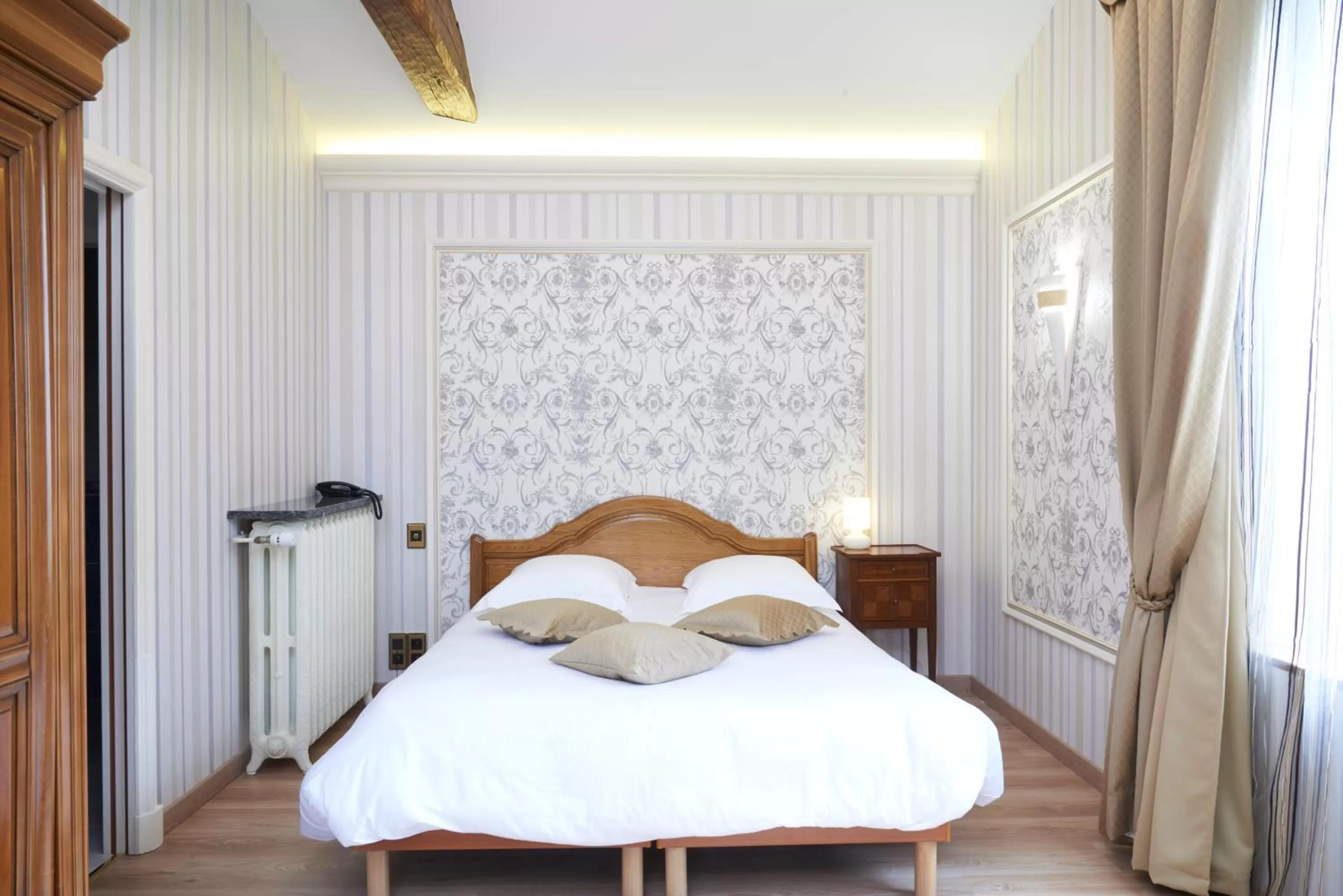 Photo of the whole room, Bed in Château de la Richerie - proche Puy du Fou