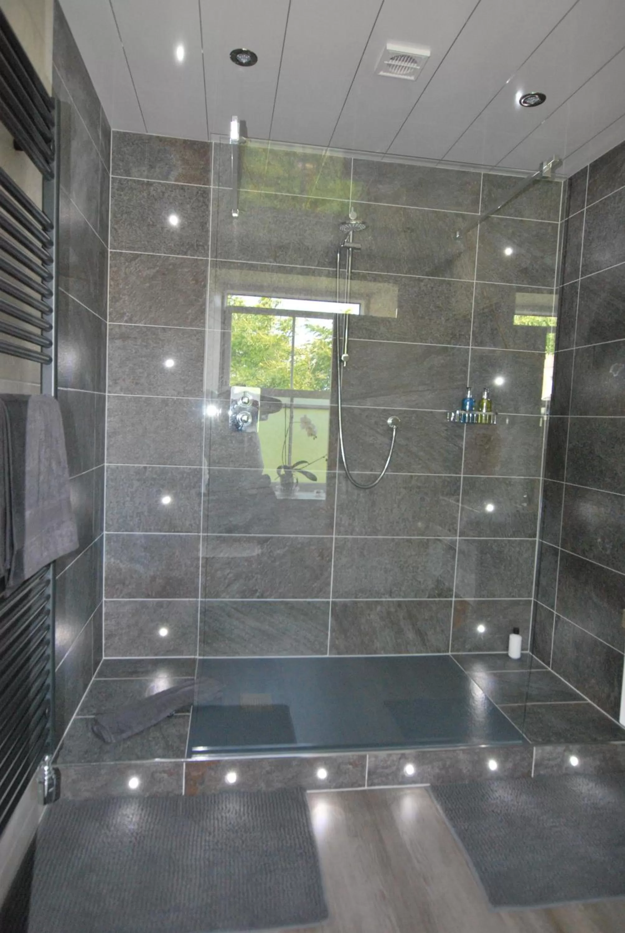 Bathroom in Kentwood Guest House