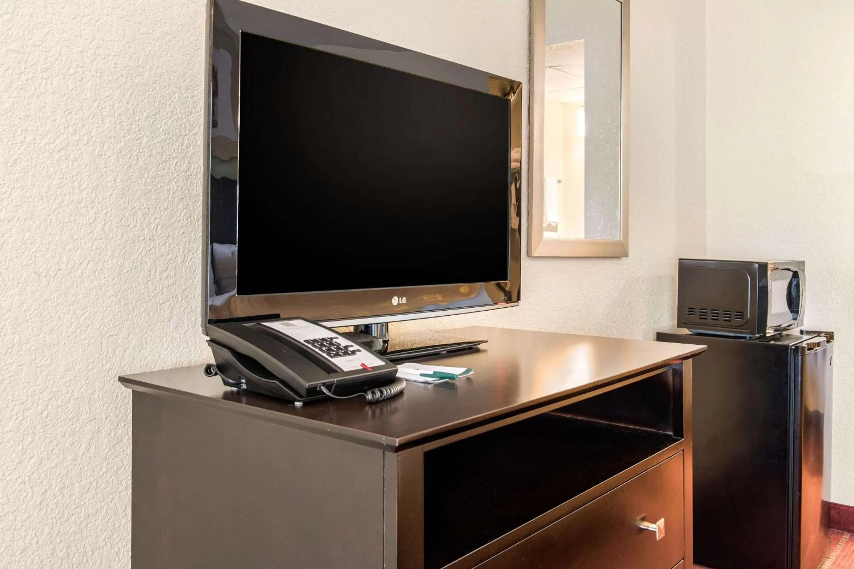 Photo of the whole room in Quality Inn Huntingburg - Jasper