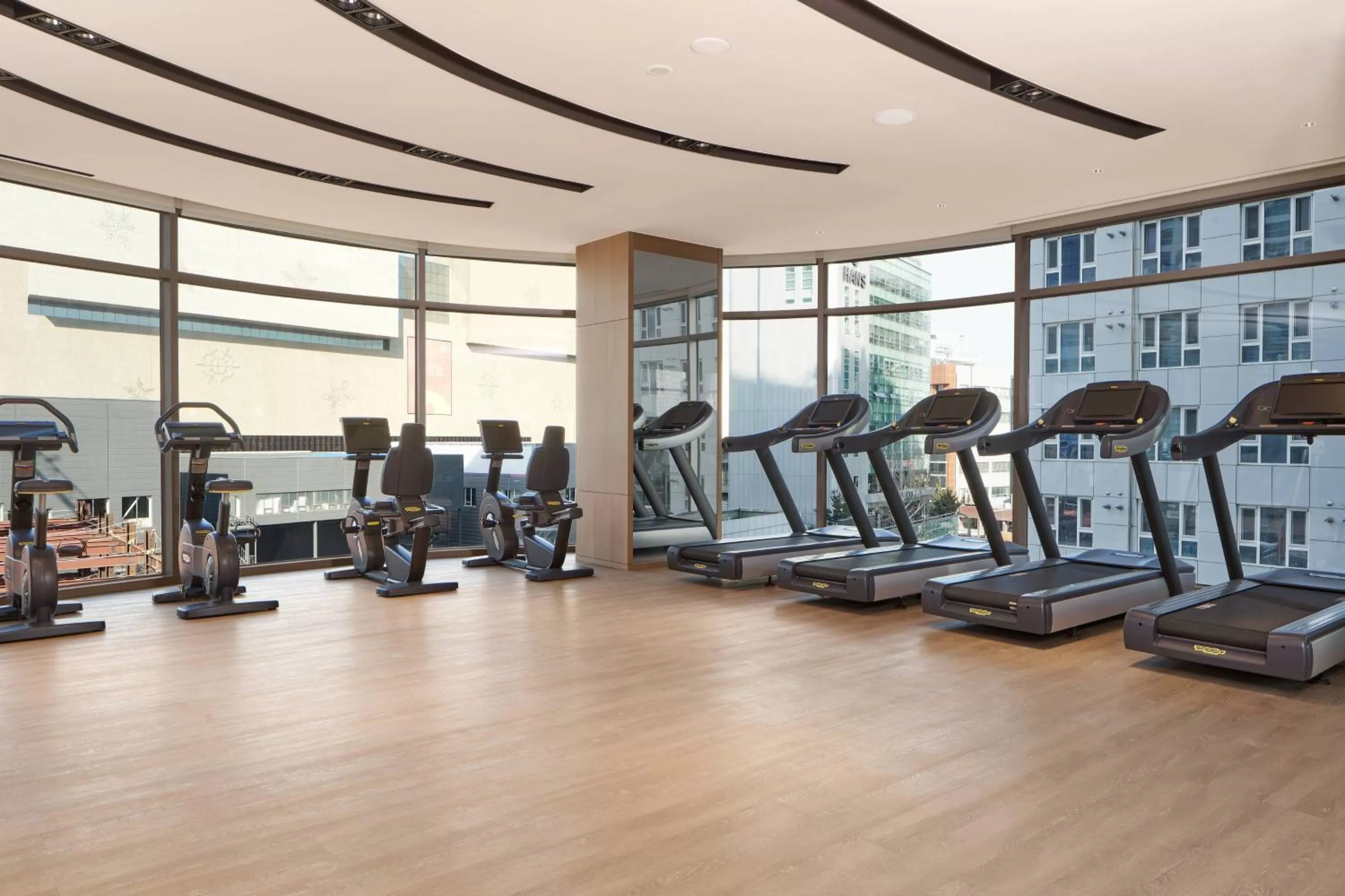 Fitness centre/facilities in Daegu Marriott Hotel