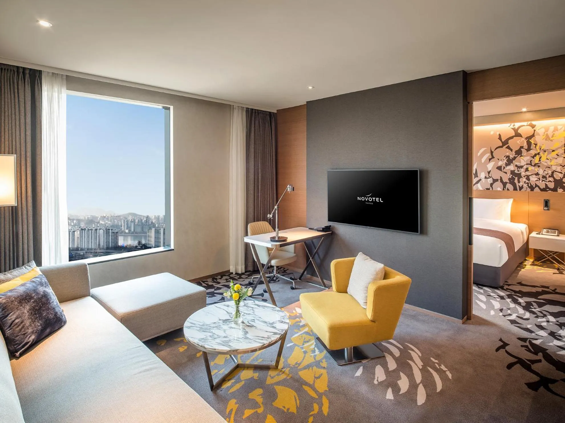 Living room in Novotel Suites Ambassador Seoul Yongsan