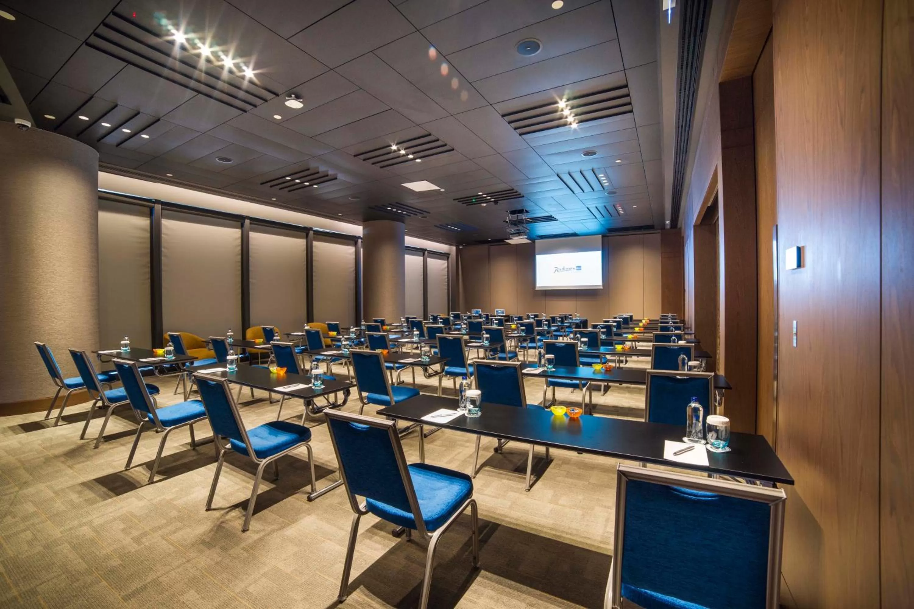 Food and drinks in Radisson Collection Hotel, Vadistanbul