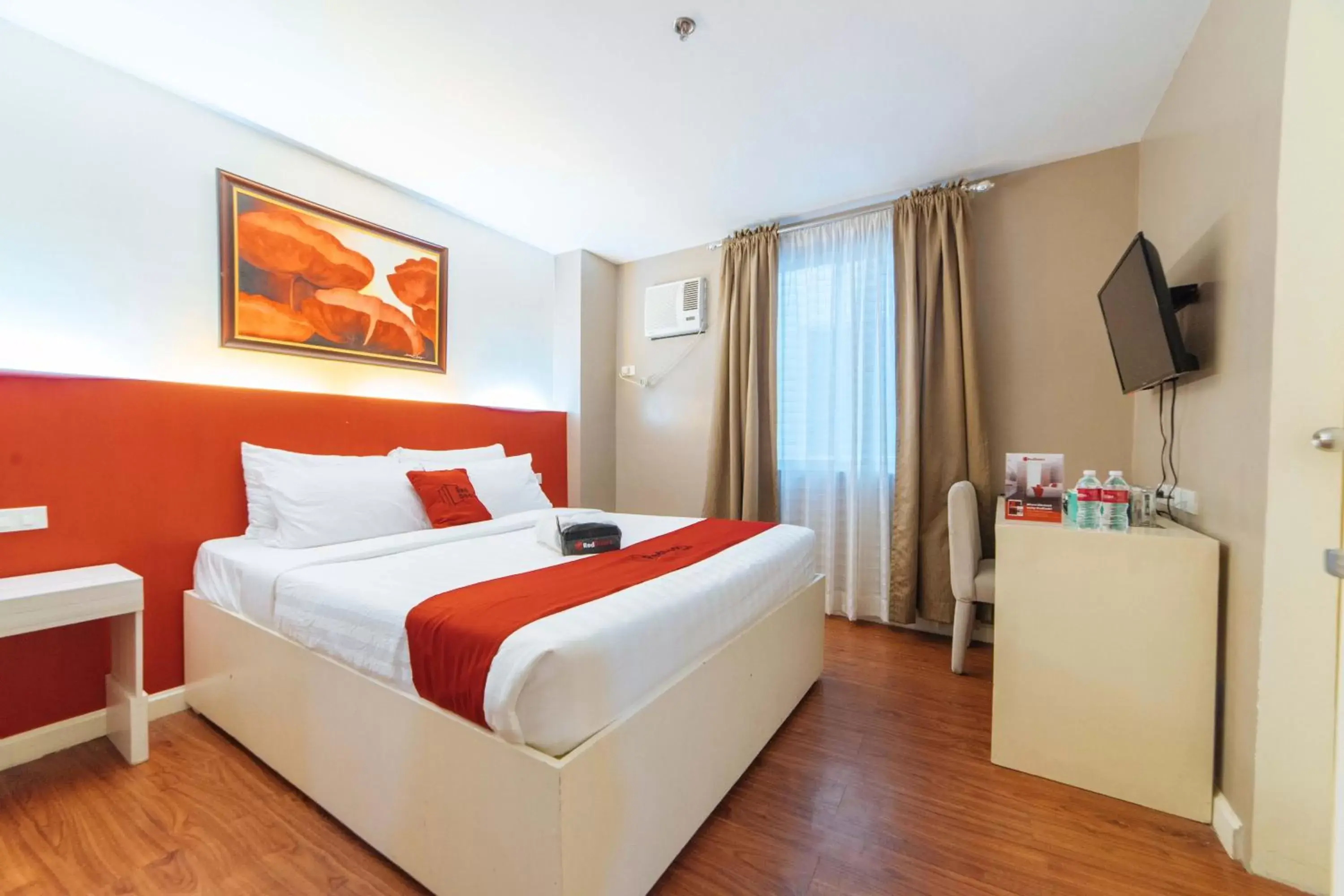 Double Room in RedDoorz Plus at Hotel Metro Kalibo Double Room in RedDoorz Plus at Hotel Metro Kalibo