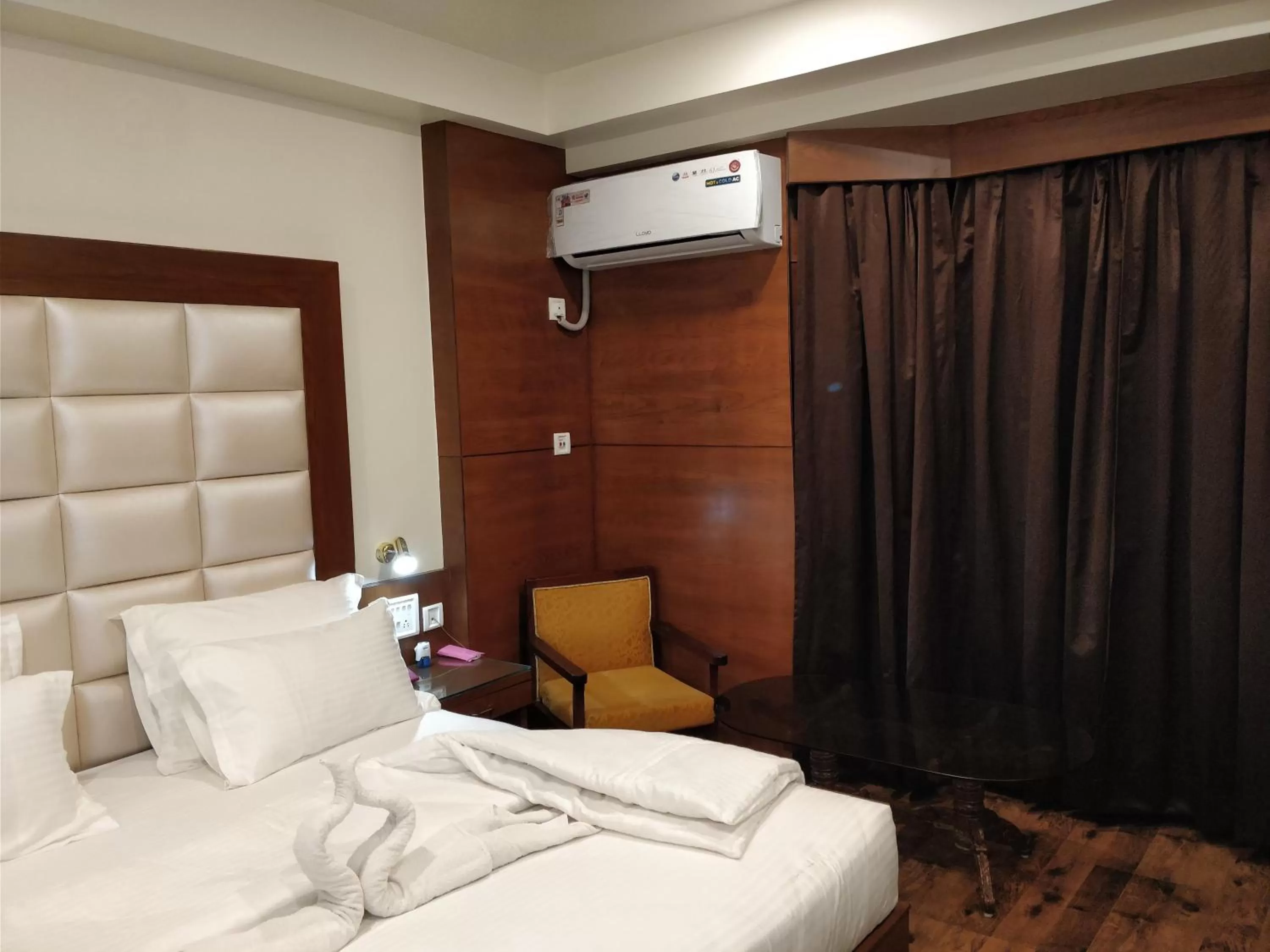 Bedroom, Bed in Hotel Yatrik