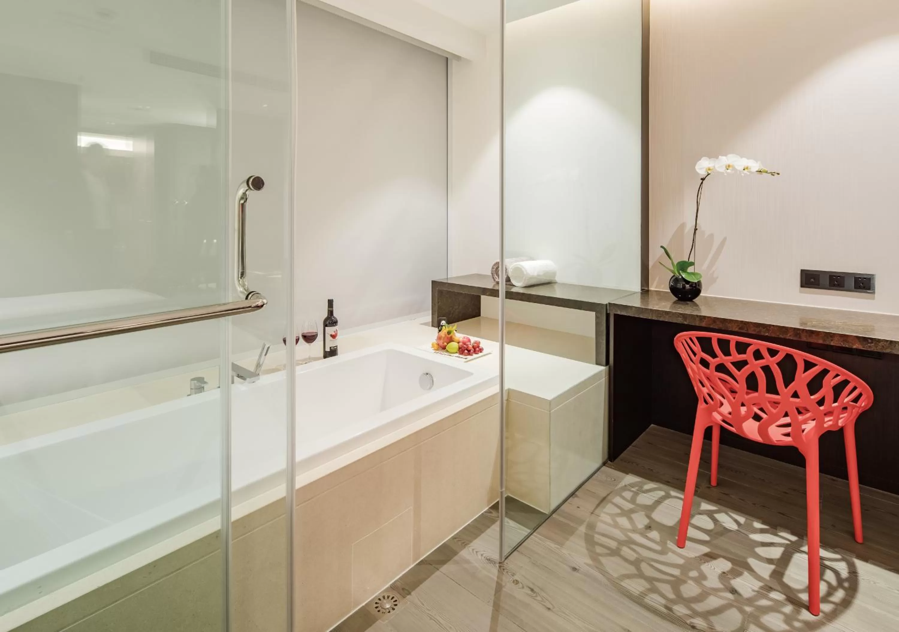 Bath in Rhombus Park Aura Chengdu Hotel