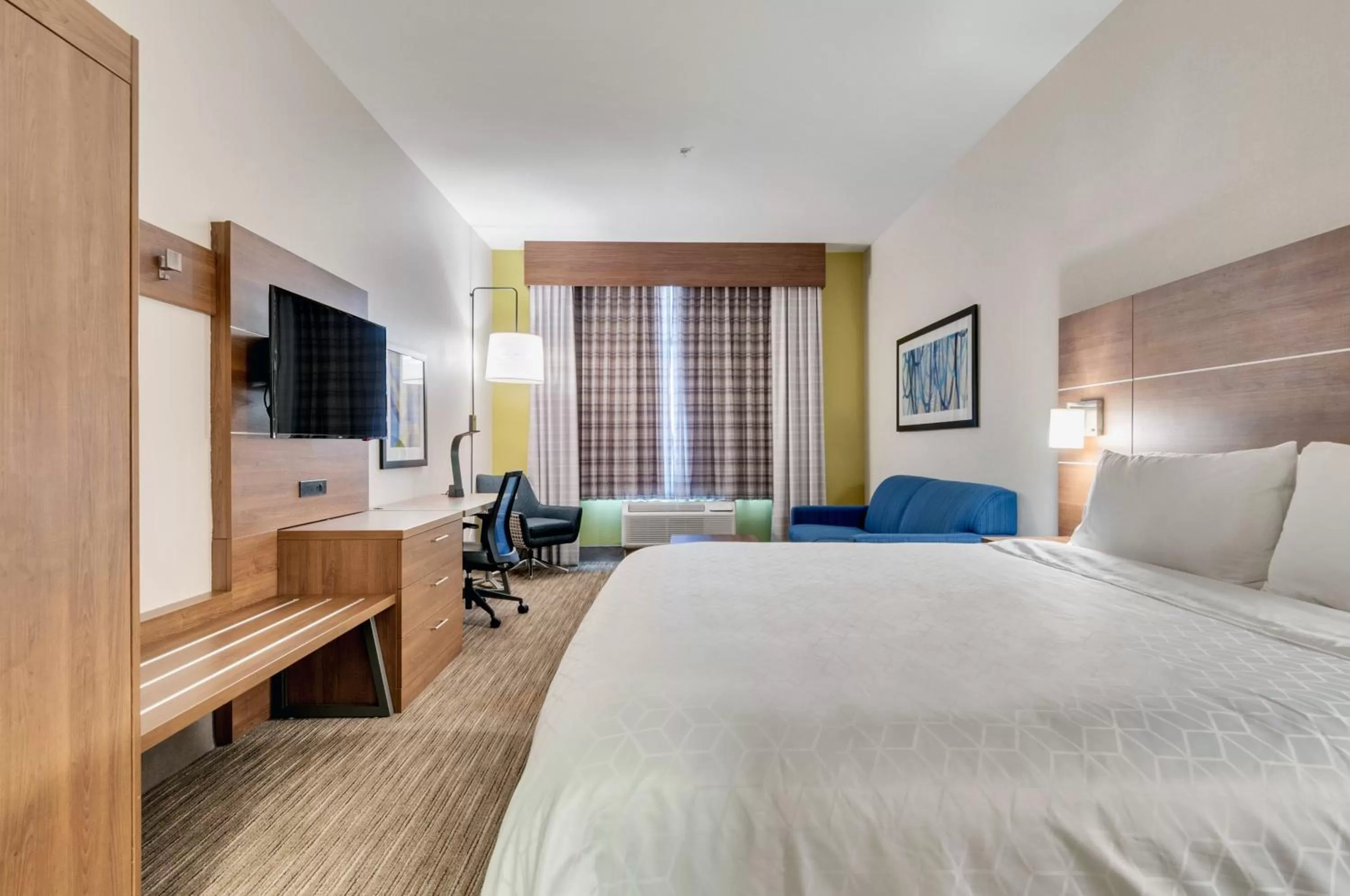 Photo of the whole room, Bed in Holiday Inn Express Hotel & Suites Lake Elsinore by IHG