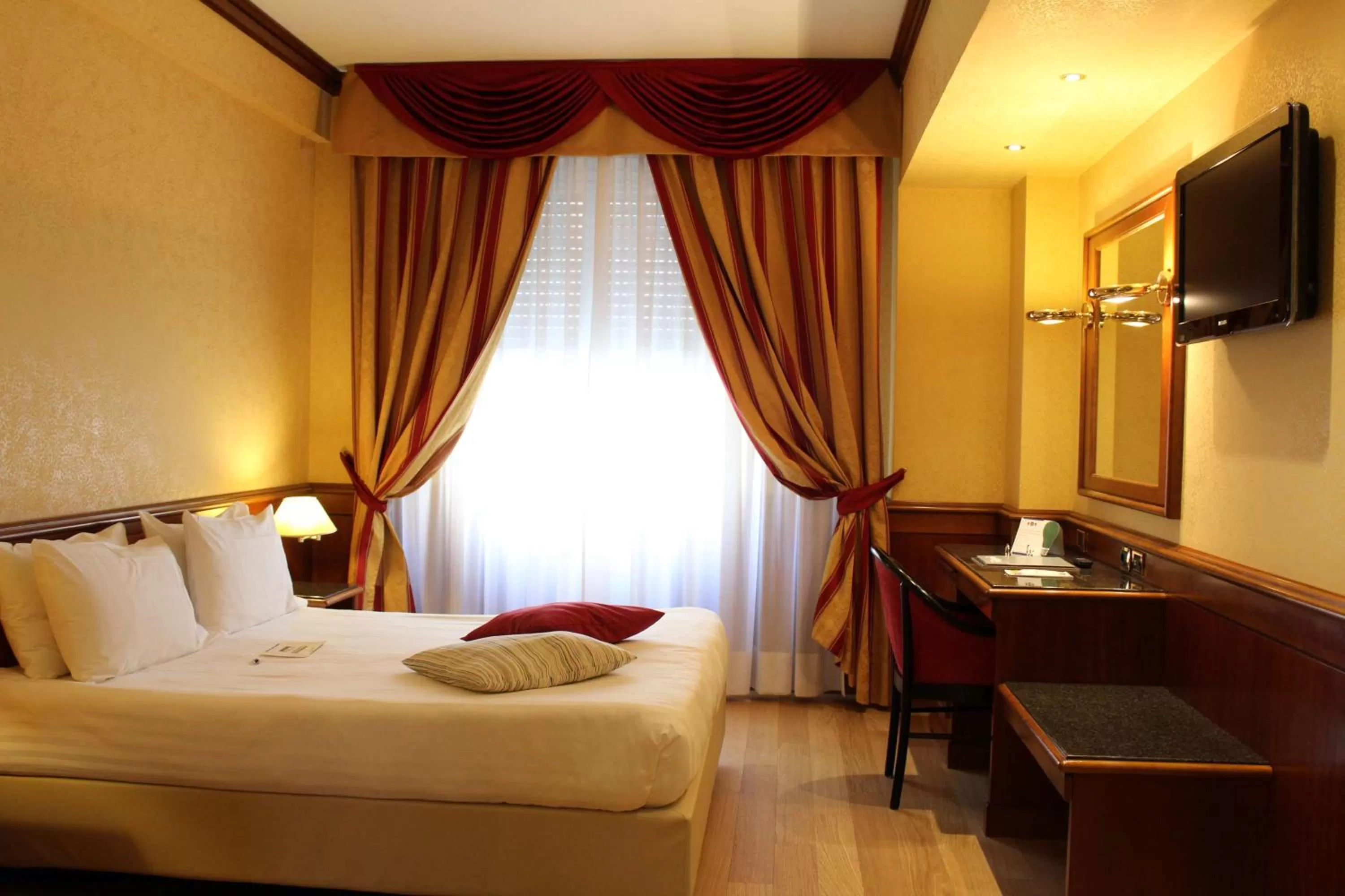 Photo of the whole room, Bed in Best Western Hotel Moderno Verdi