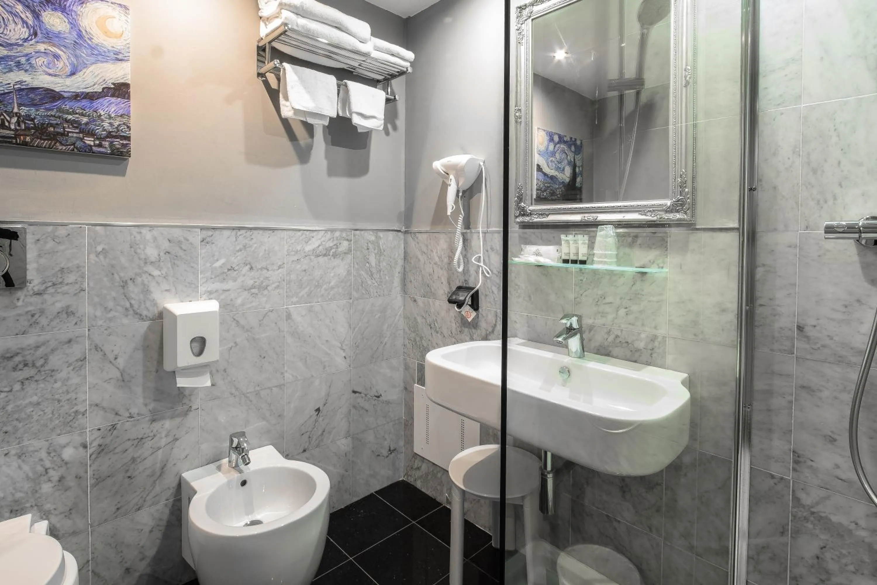 Bathroom in Canova Hotel