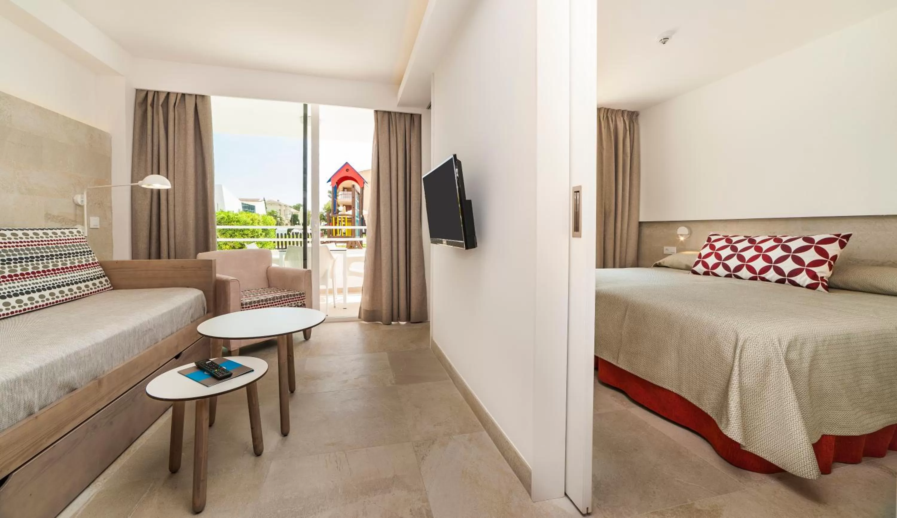 Bed in Hoposa Hotel & Apartaments VillaConcha