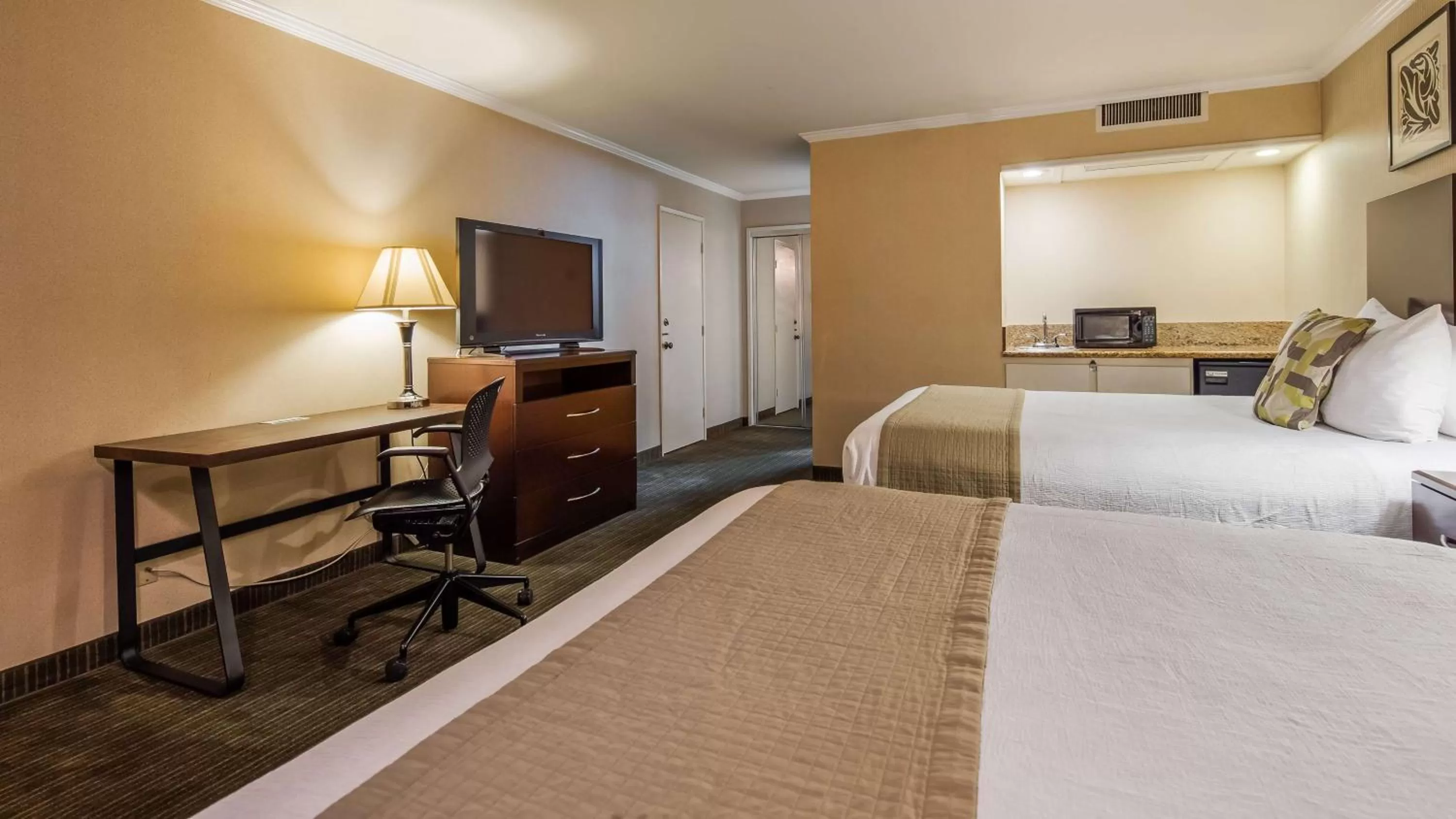 Photo of the whole room, Bed in Best Western Plus Dana Point Inn-by-the-Sea