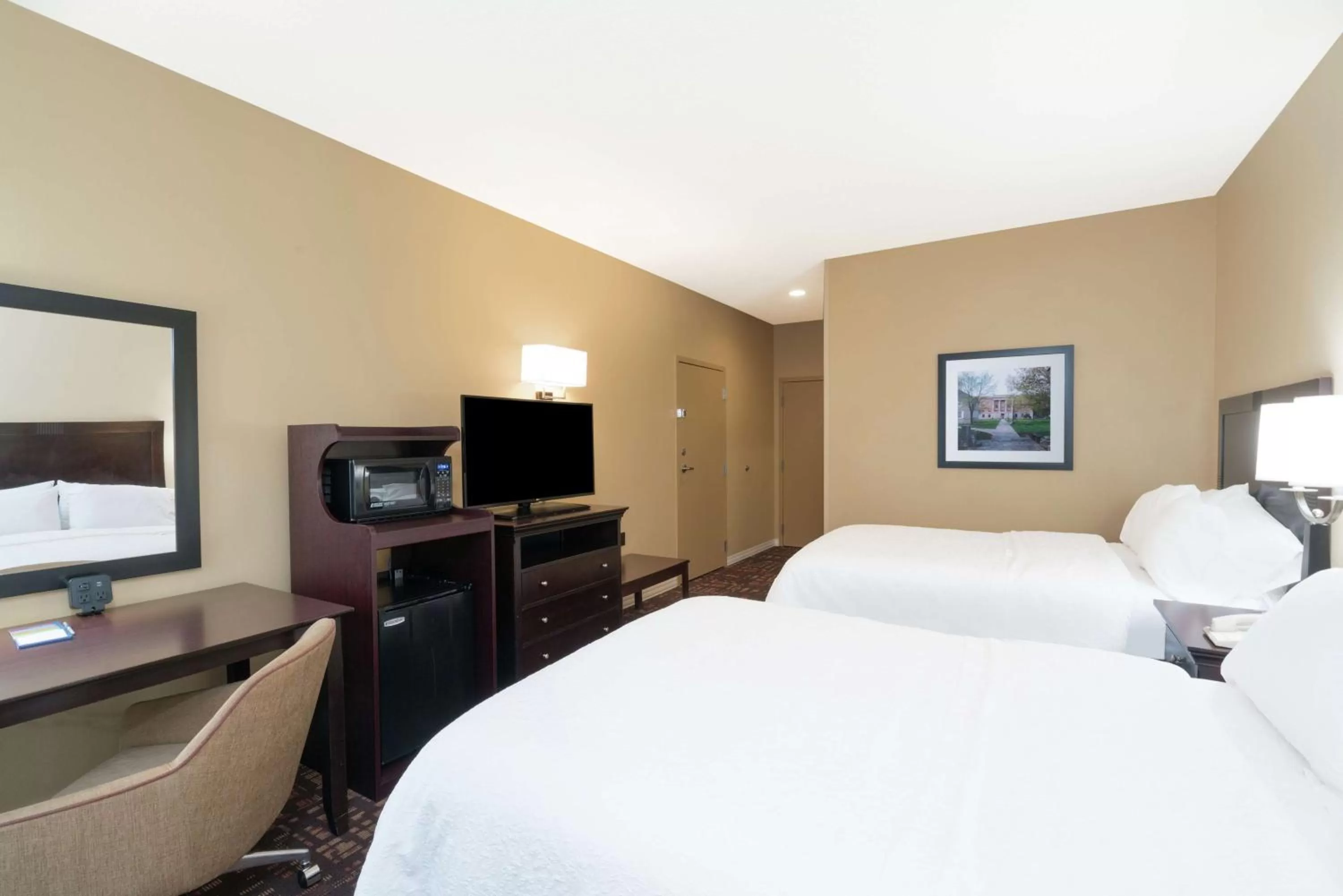 Bedroom, Bed in Hampton Inn Corydon