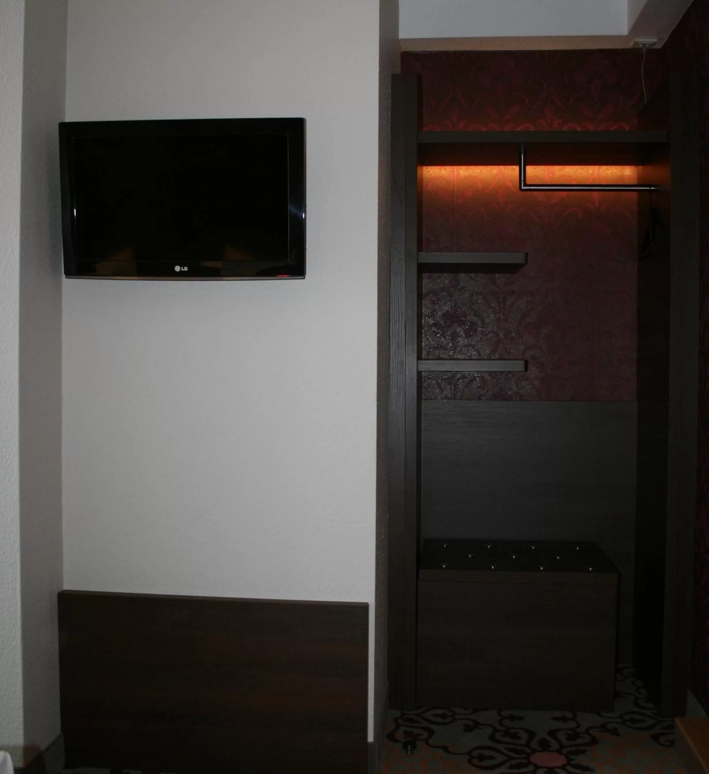 Photo of the whole room in HOTEL PARQÉO im A66