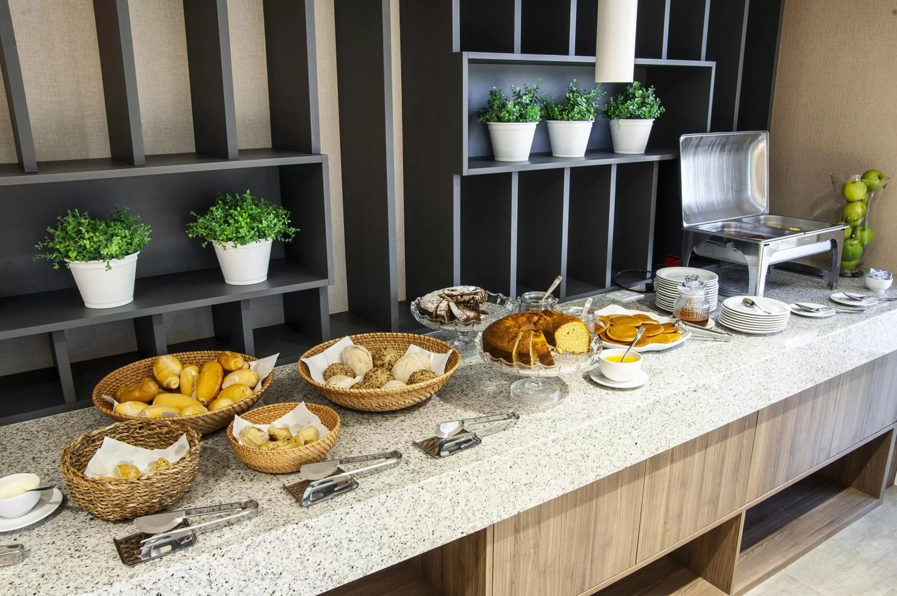 Breakfast in Holiday Inn Express - Farroupilha, um Hotel IHG