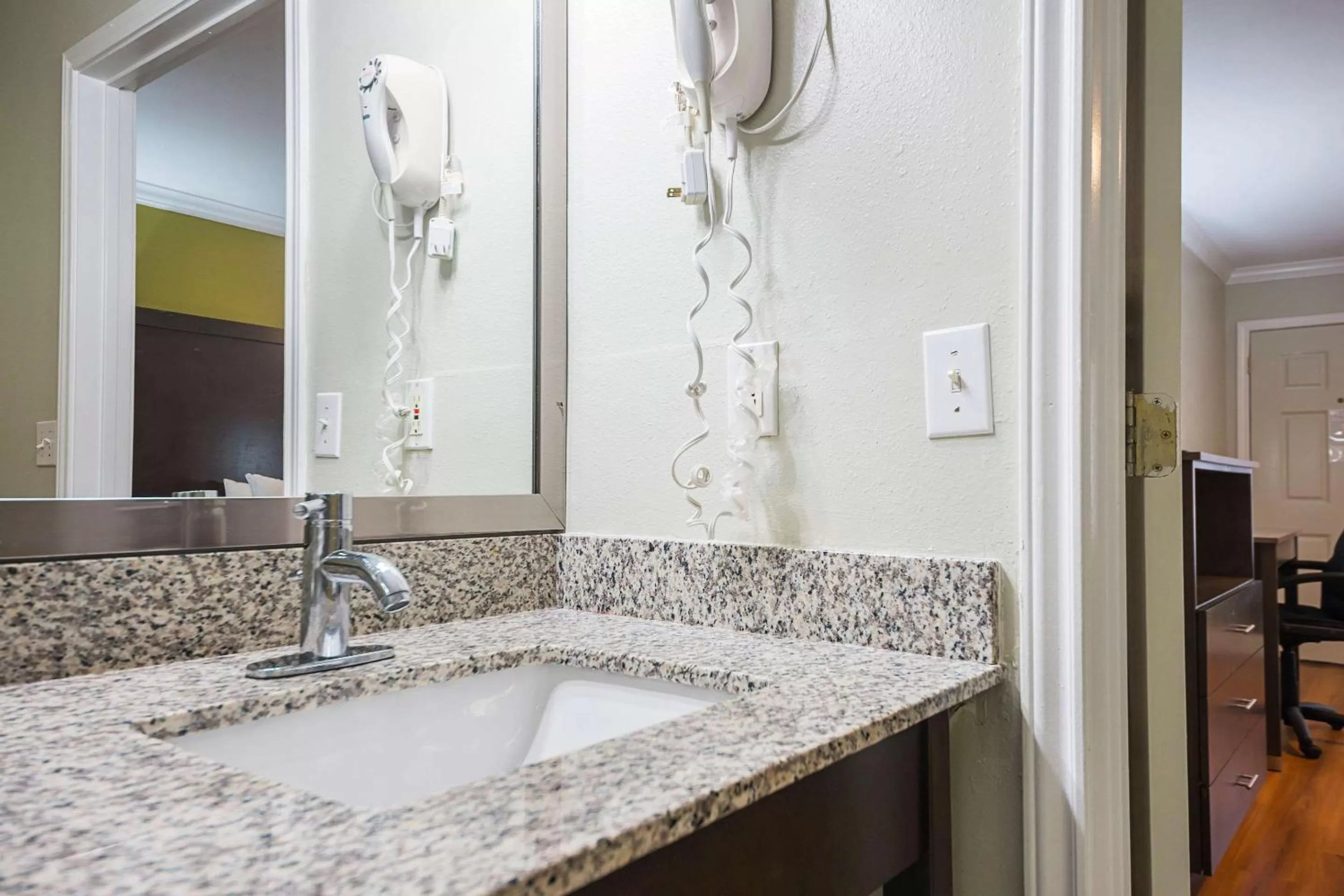 Photo of the whole room in Quality Inn DeRidder