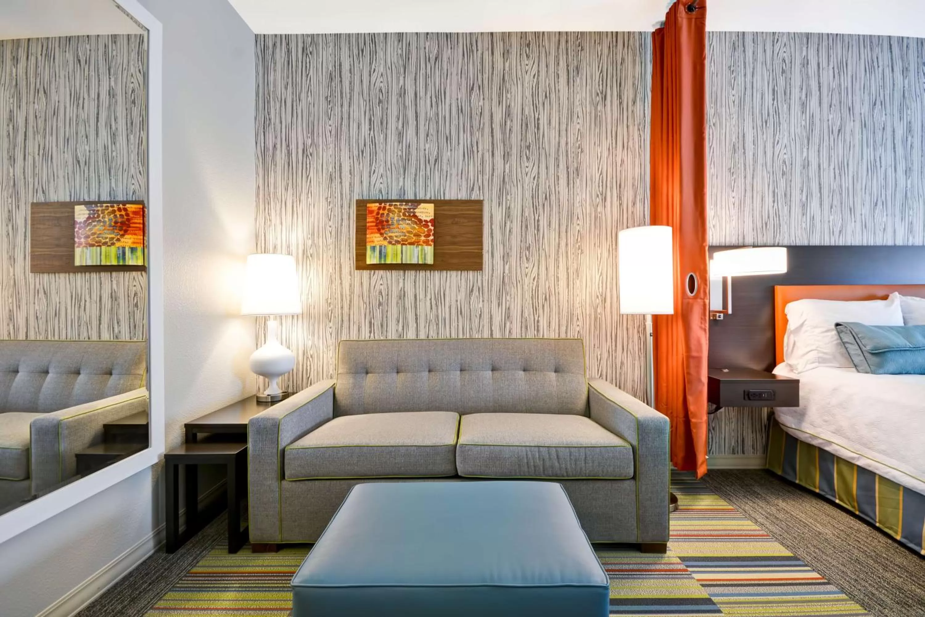 Living room, Bed in Home2 Suites By Hilton Evansville