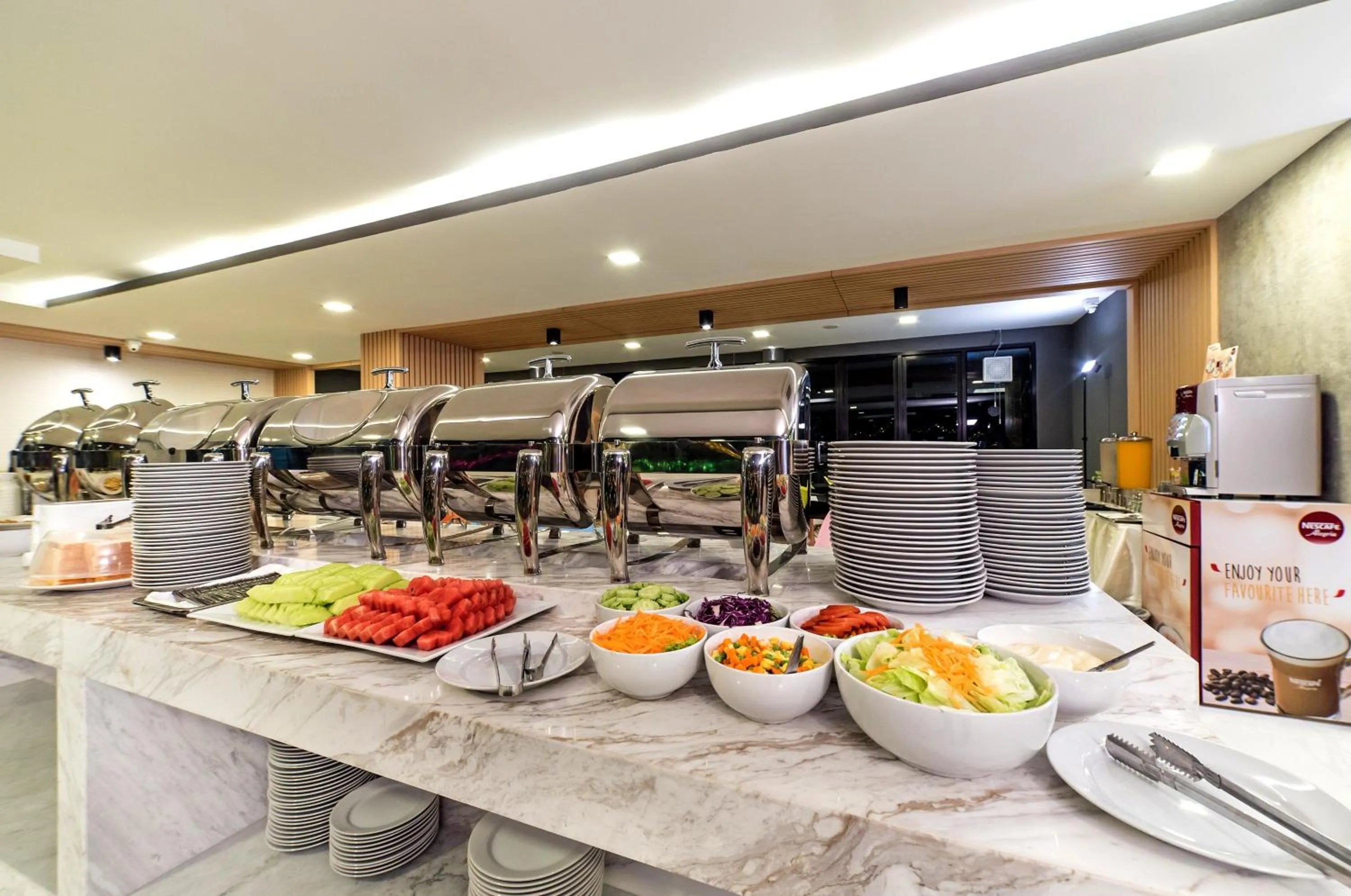 Restaurant/places to eat in Pause and Play Hotel