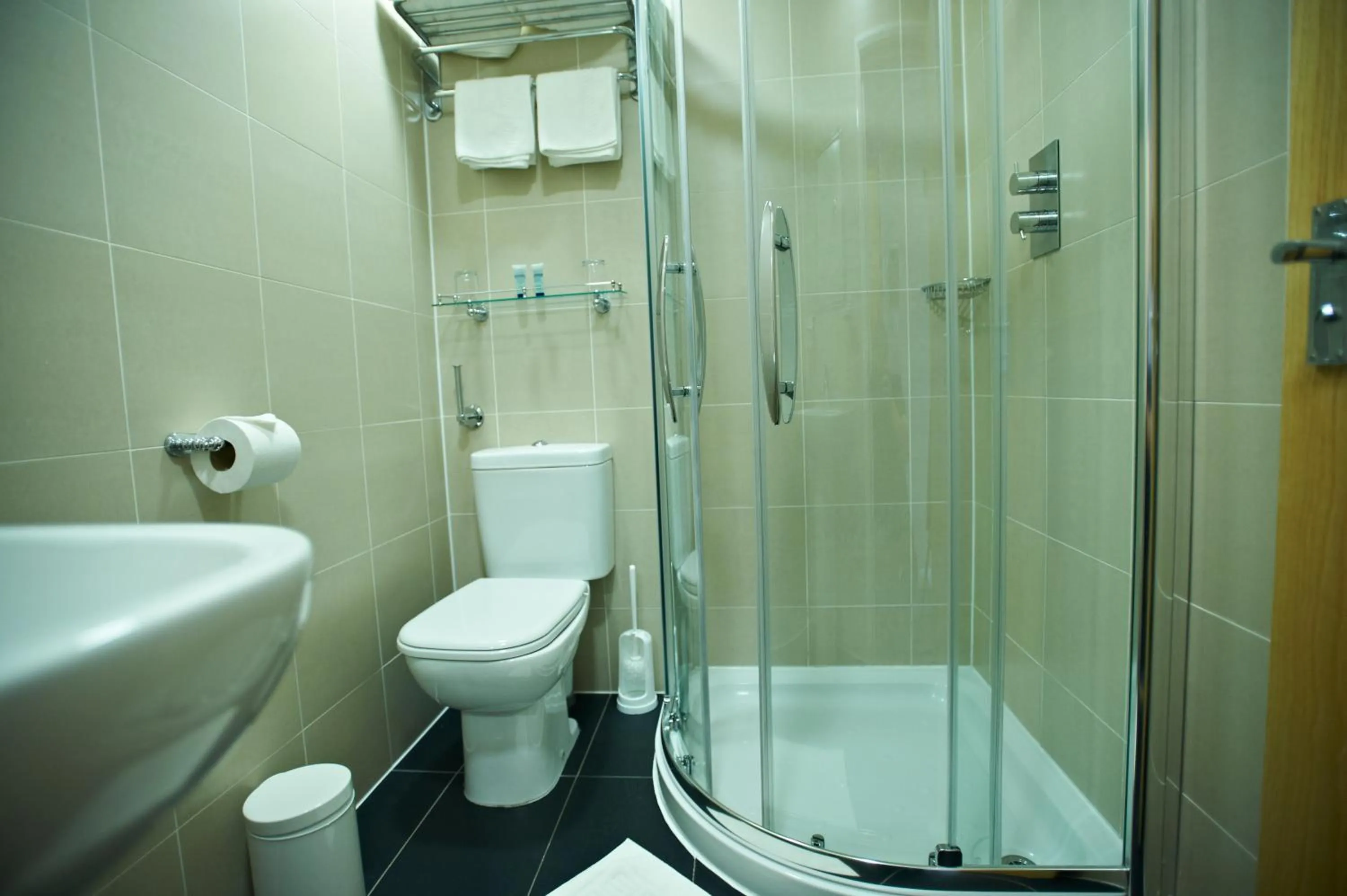 Shower in Luna And Simone Hotel