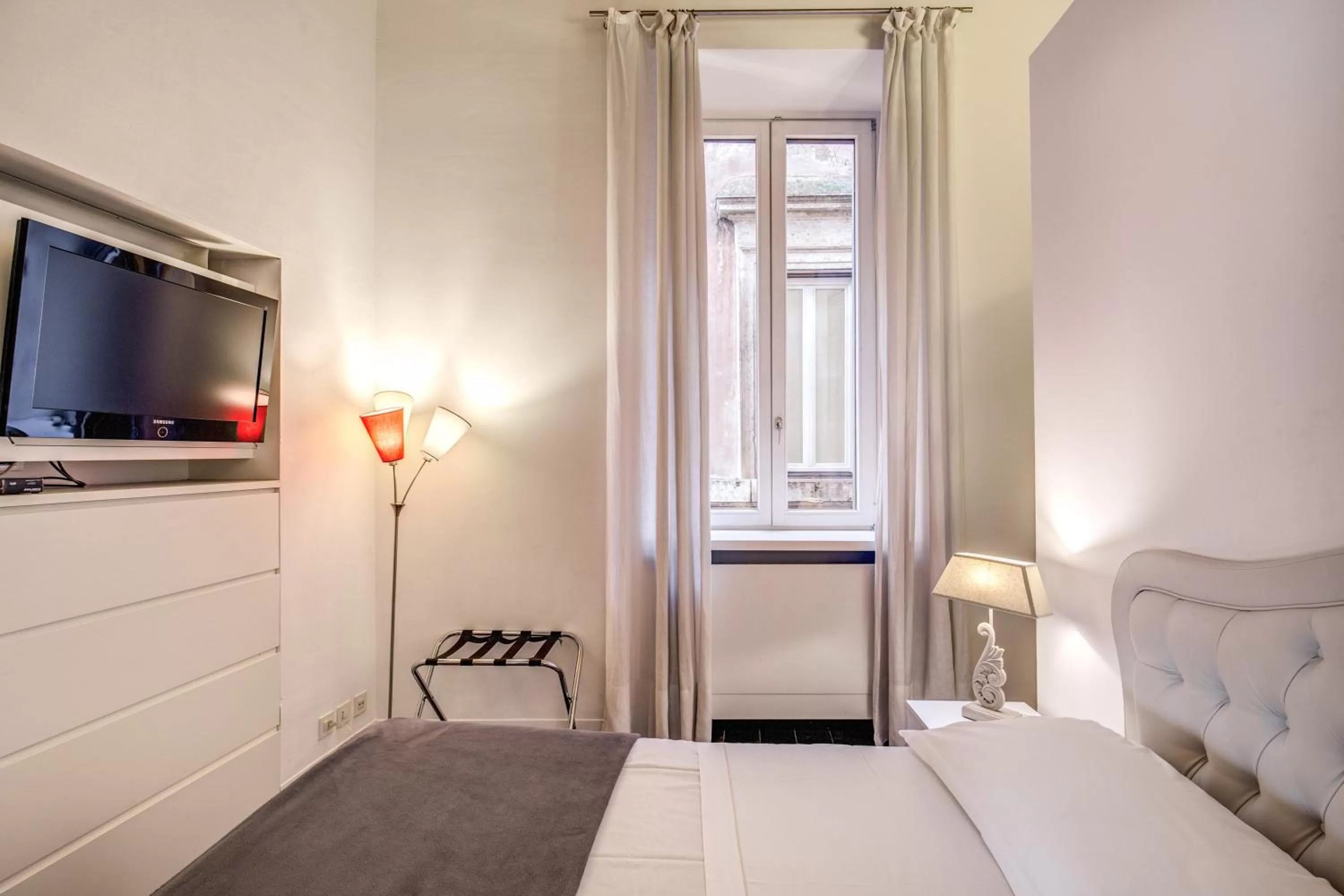 Bed in La Residenza del Sole al Pantheon