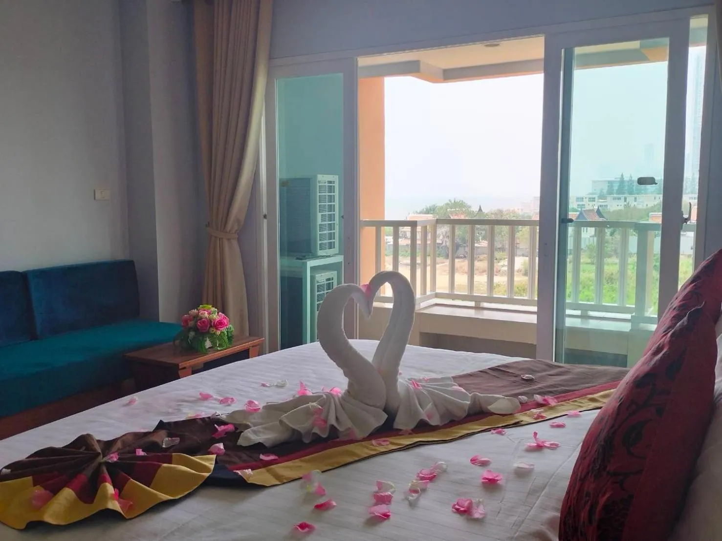 Bed in Saisawan Beach Luxury Hotel