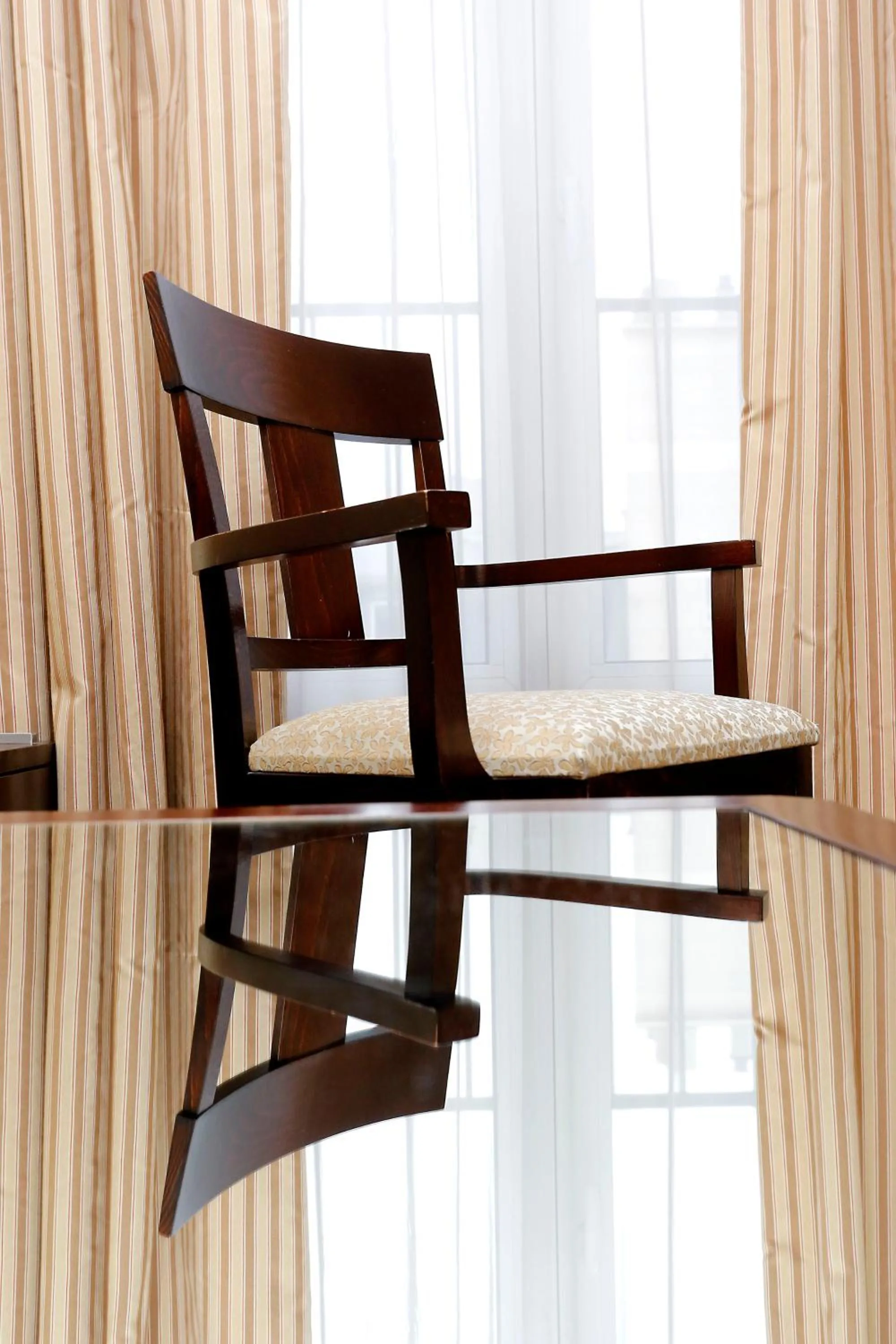 Bedroom in Grand Hotel Francais