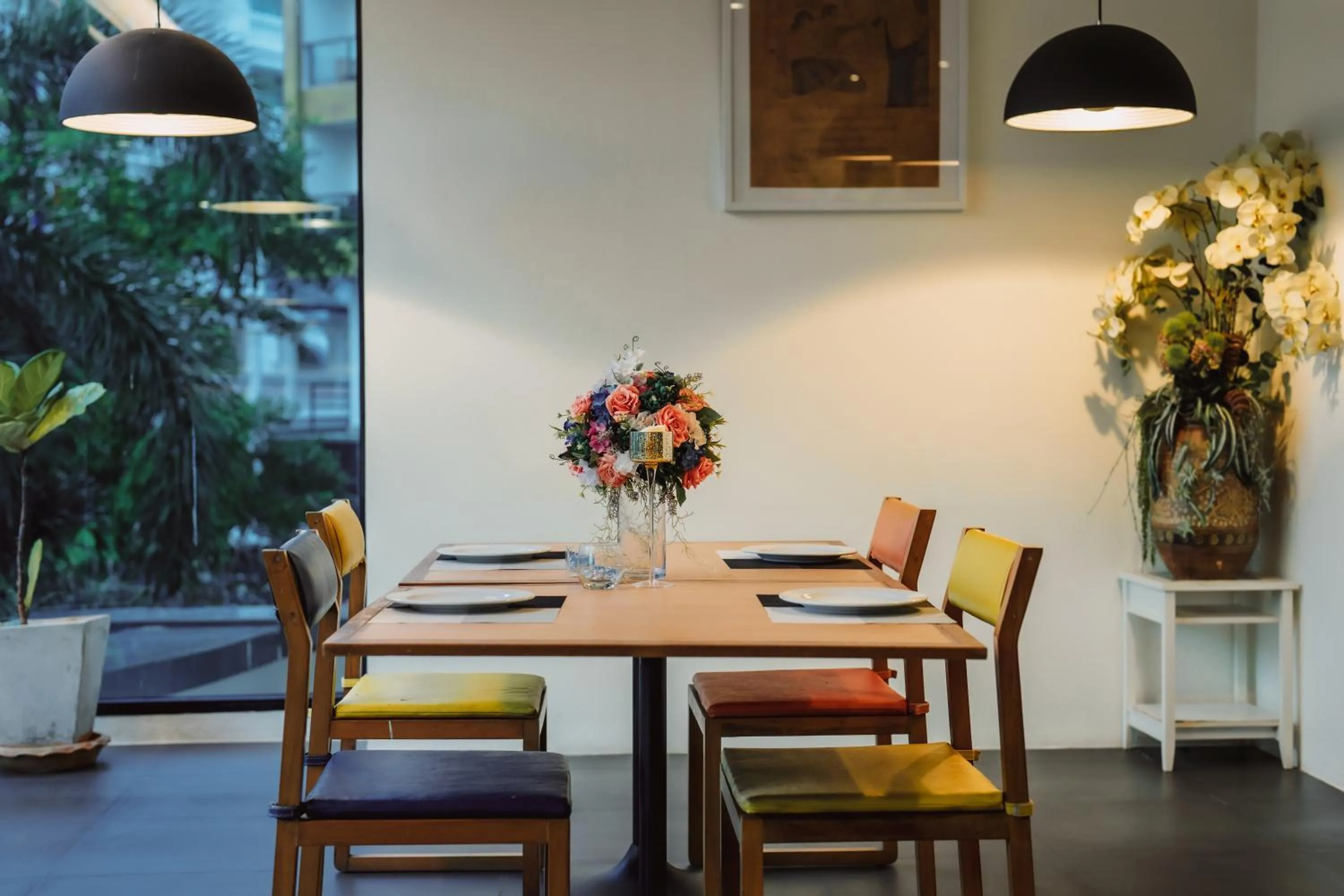 Restaurant/places to eat in The Lunar Patong