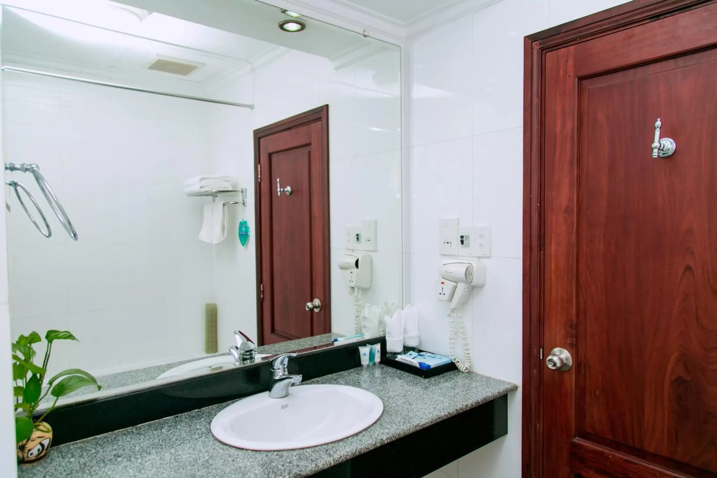 Single Room with Sea View in Seagull Hotel Single Room with Sea View in Seagull Hotel