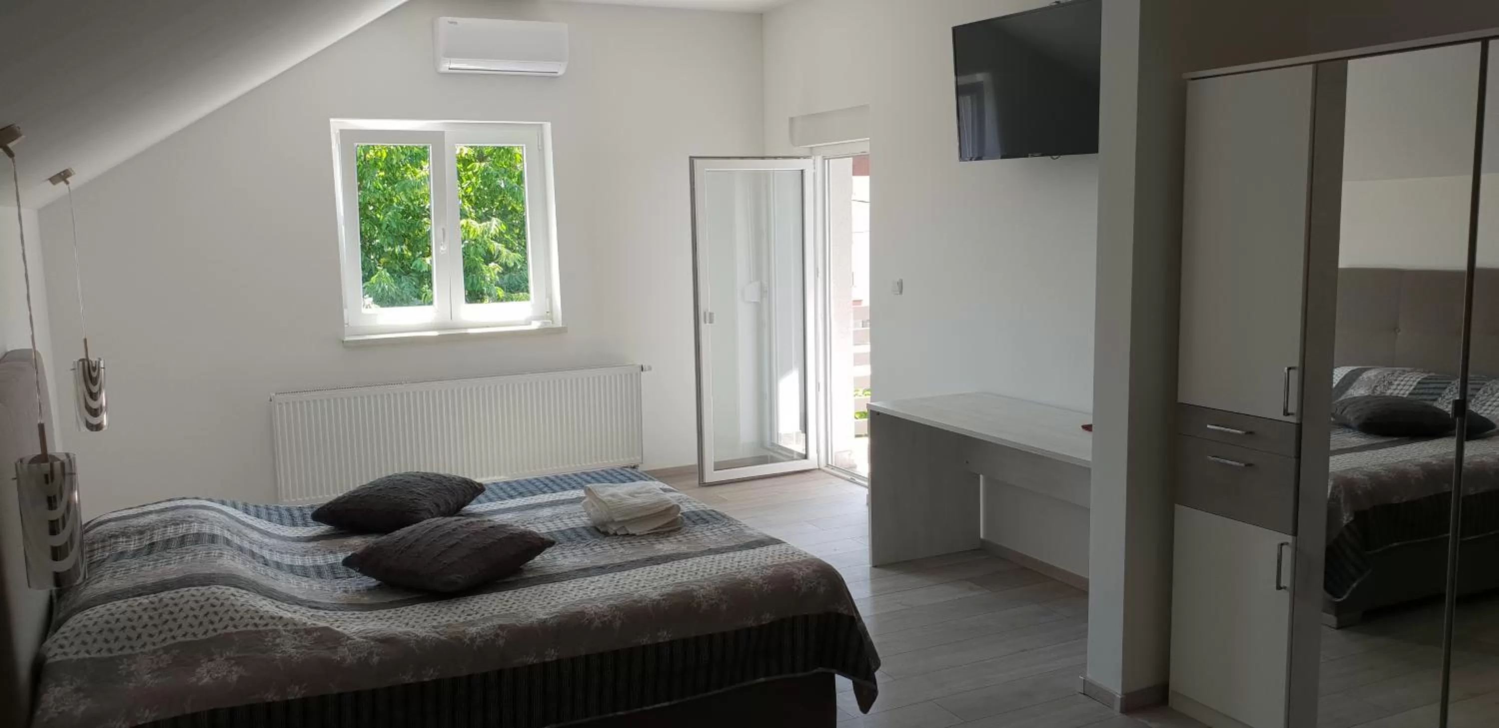 Bed in KE-TO Zagreb Airport Rooms