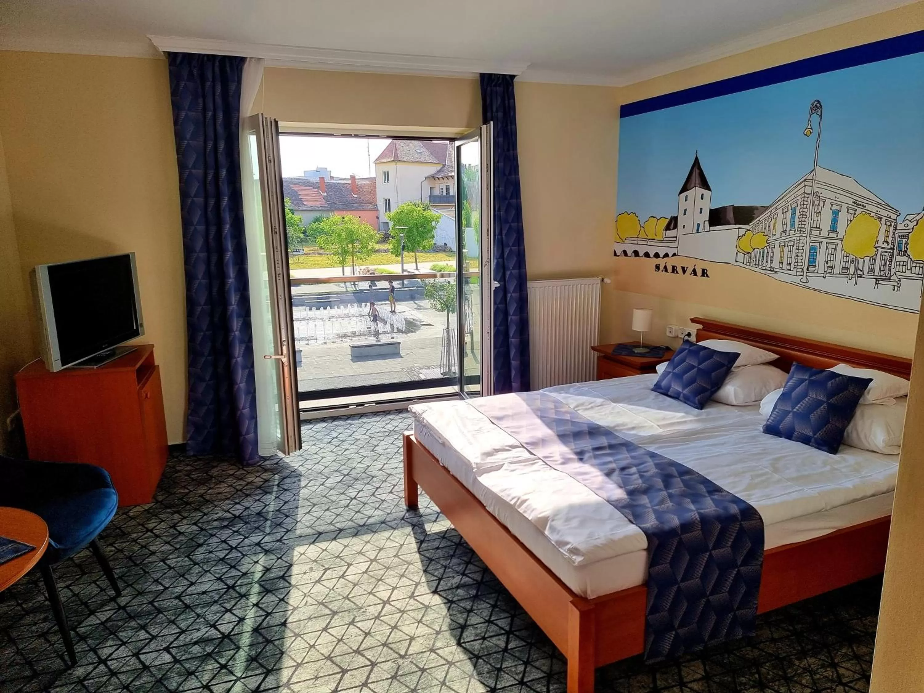 View (from property/room), Bed in Hotel Viktória