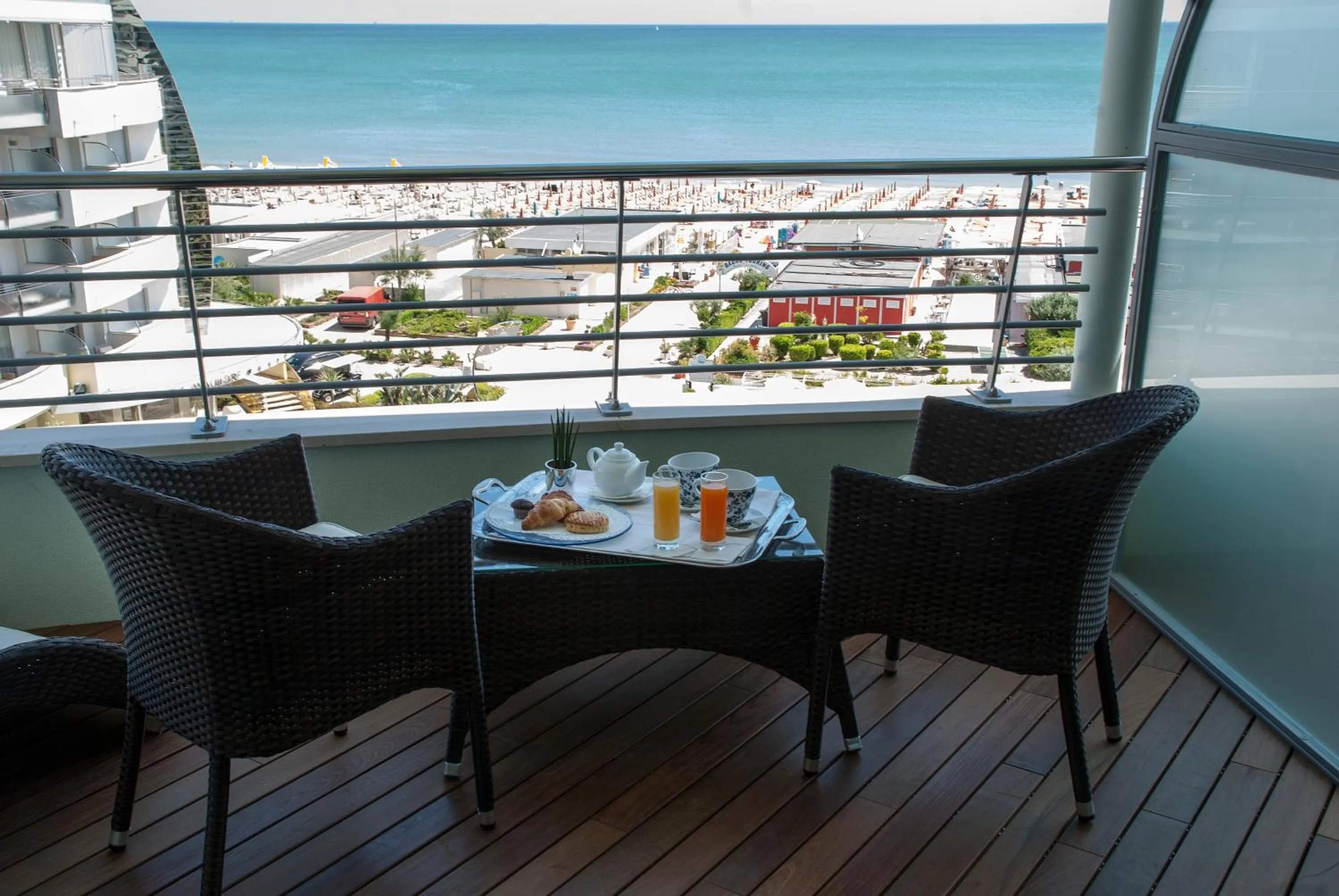 Photo of the whole room in Hotel Le Palme - Premier Resort