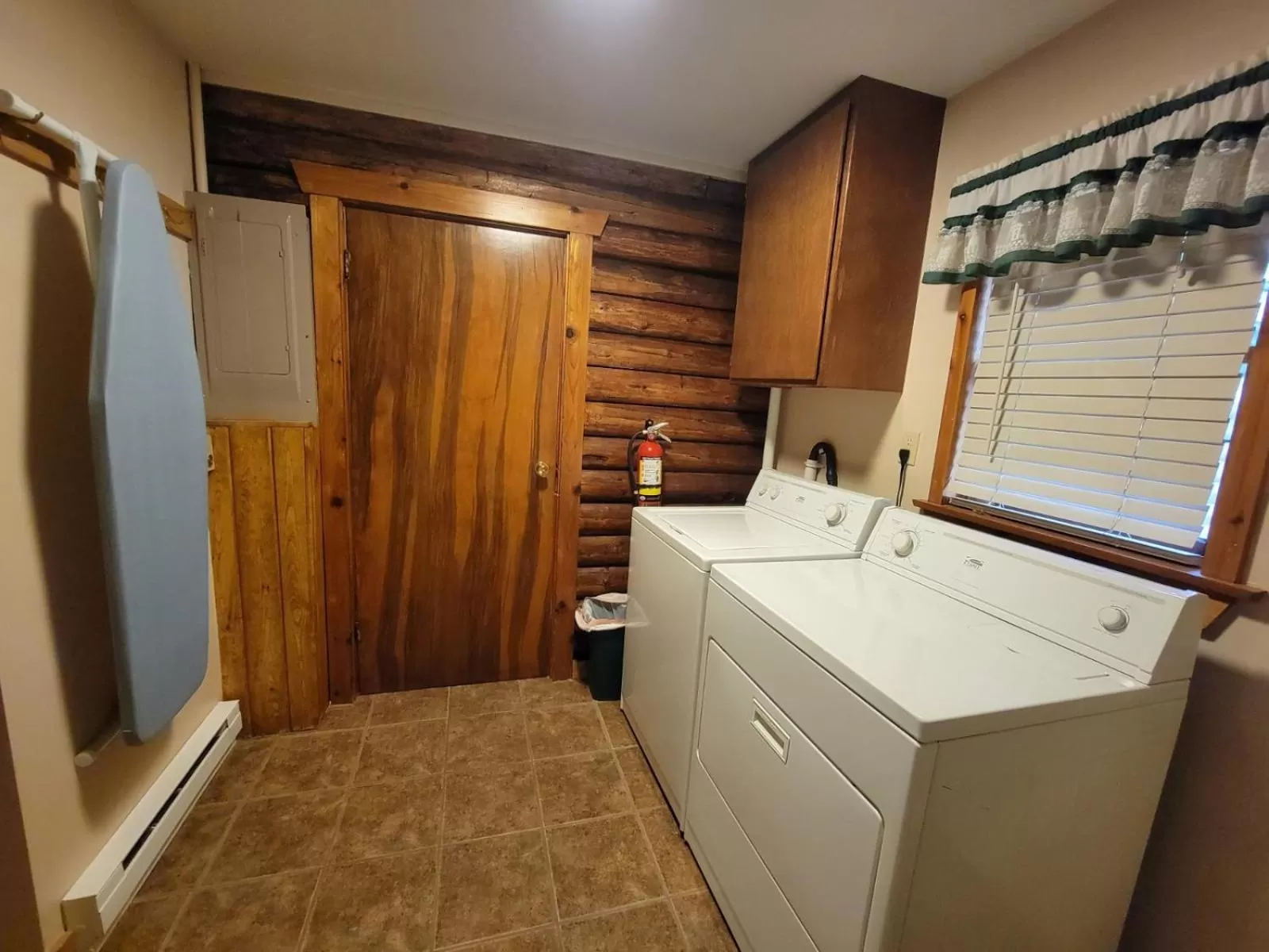 washing machine in Wagon Wheel Hotel