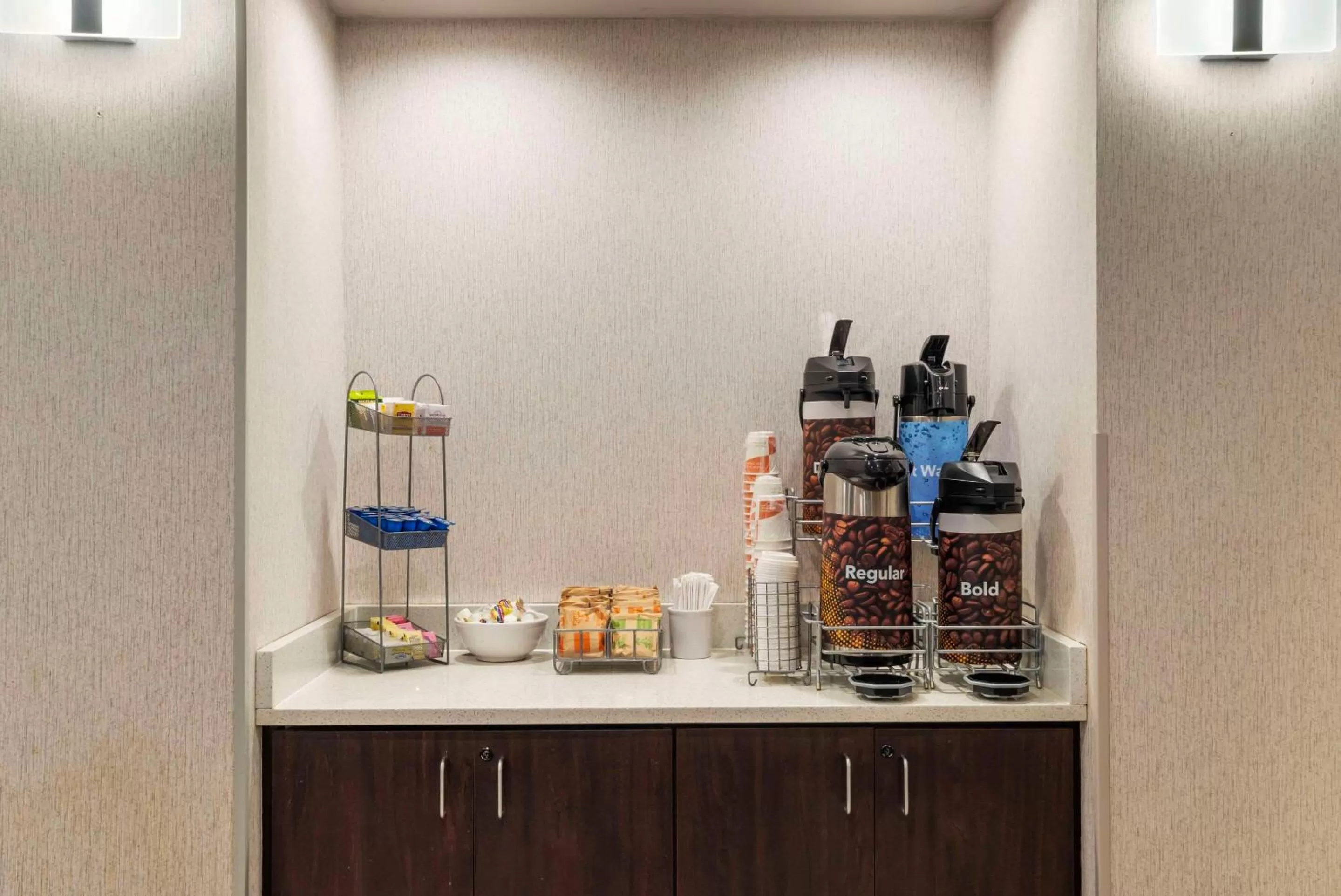 Lobby or reception in Comfort Suites At WestGate Mall