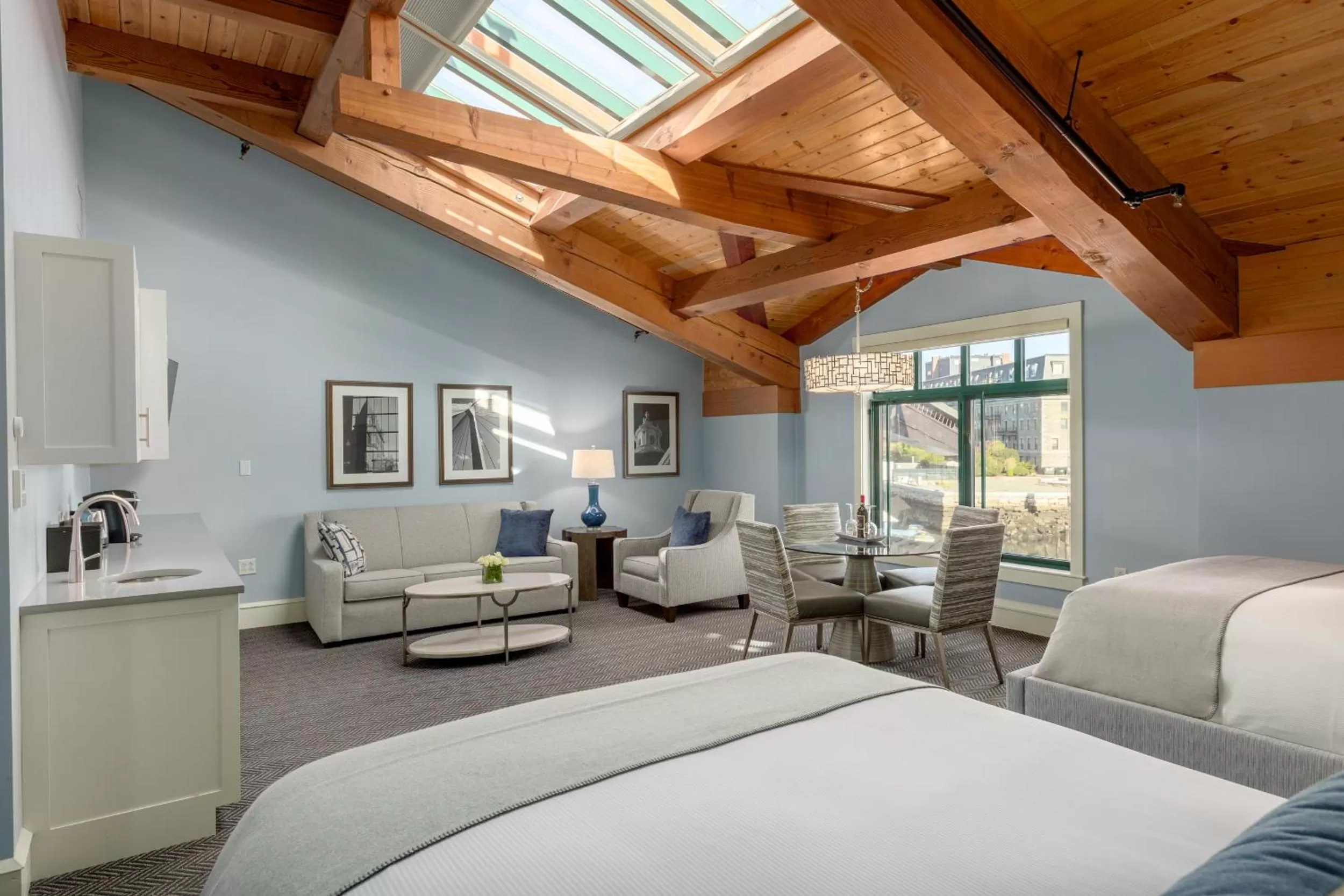 Guests, Bed in Boston Yacht Haven