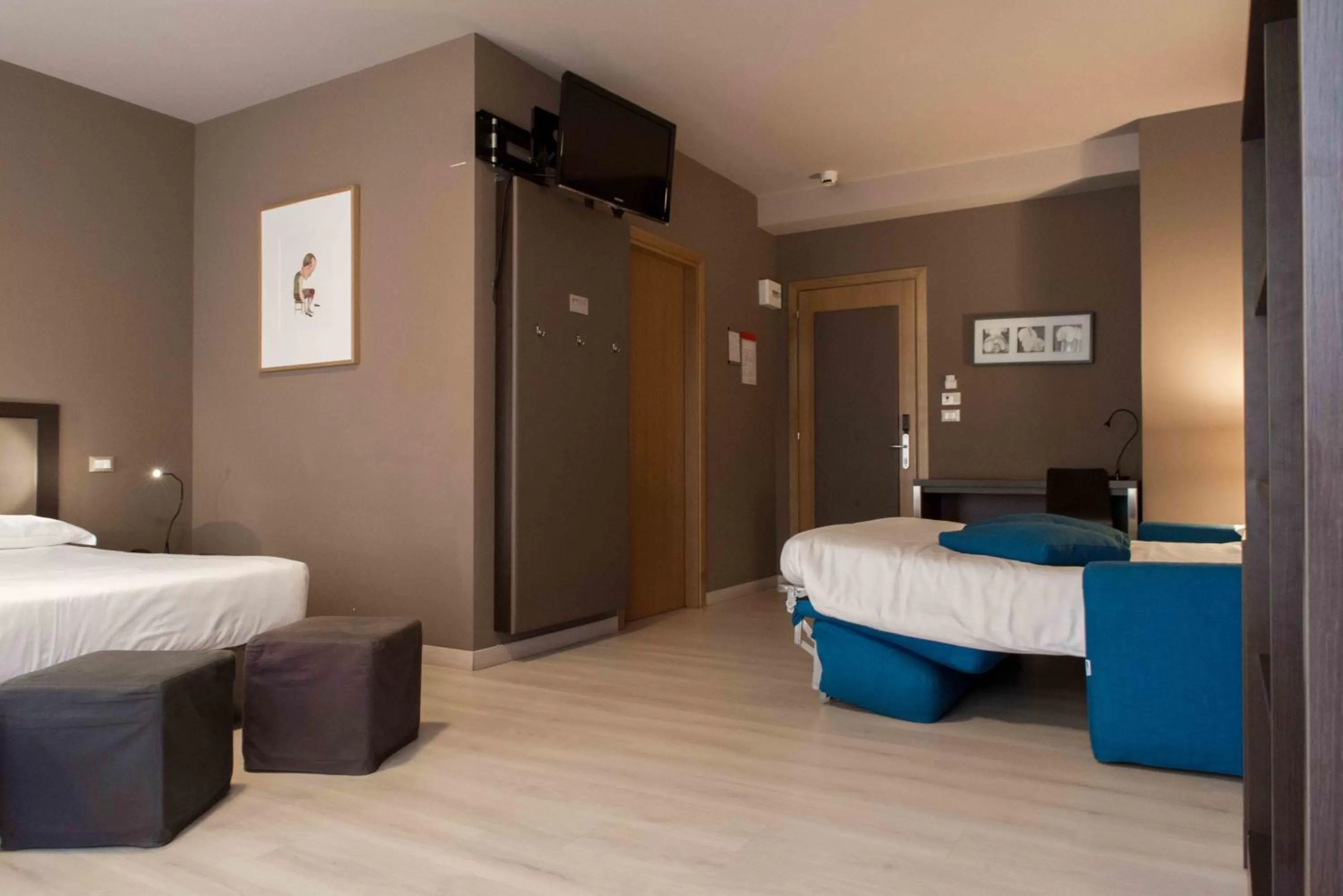 Photo of the whole room, Bed in M14 Hotel & Spa