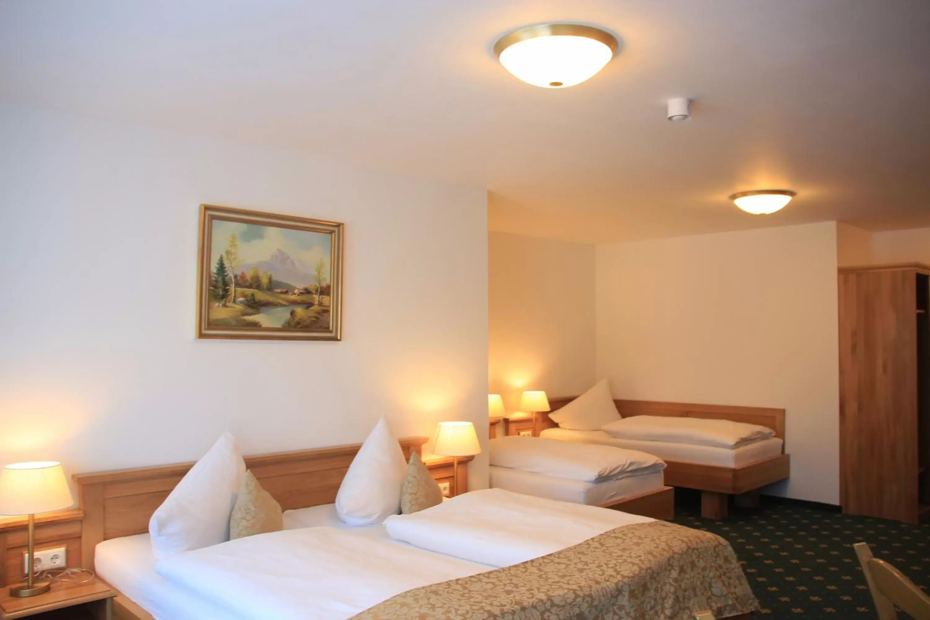 Superior Quadruple Room in Hotel Schwabenwirt Superior Quadruple Room in Hotel Schwabenwirt