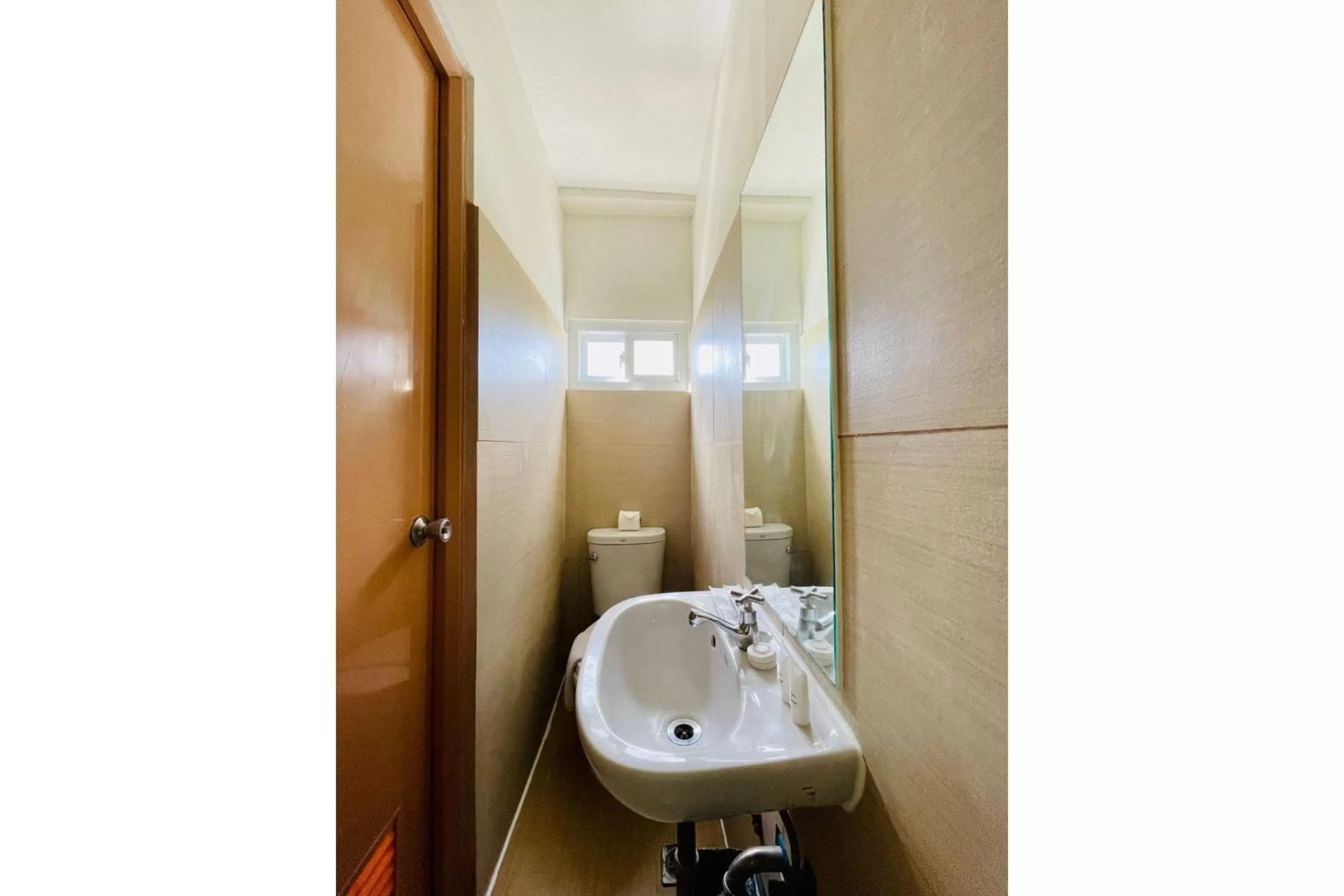 Bathroom in OYO 823 Stay Inn