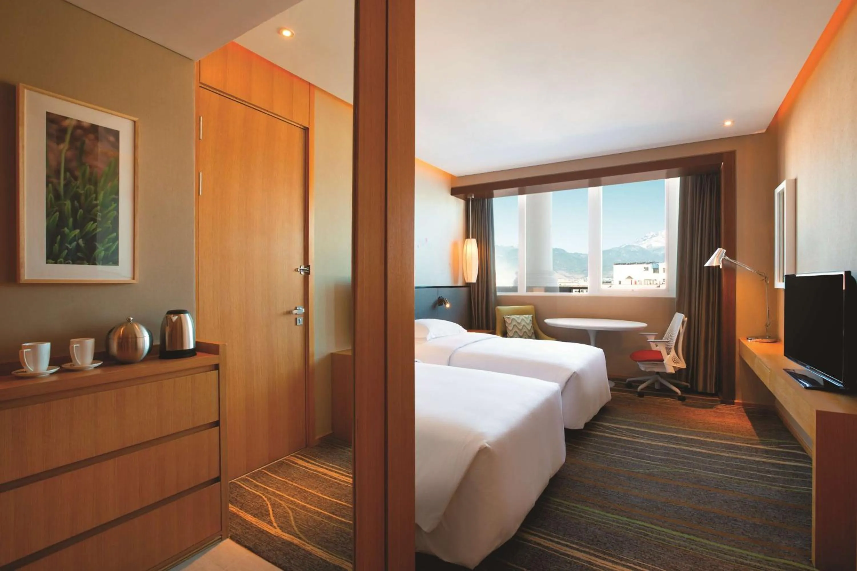 Photo of the whole room, Bed in Hilton Garden Inn Lijiang