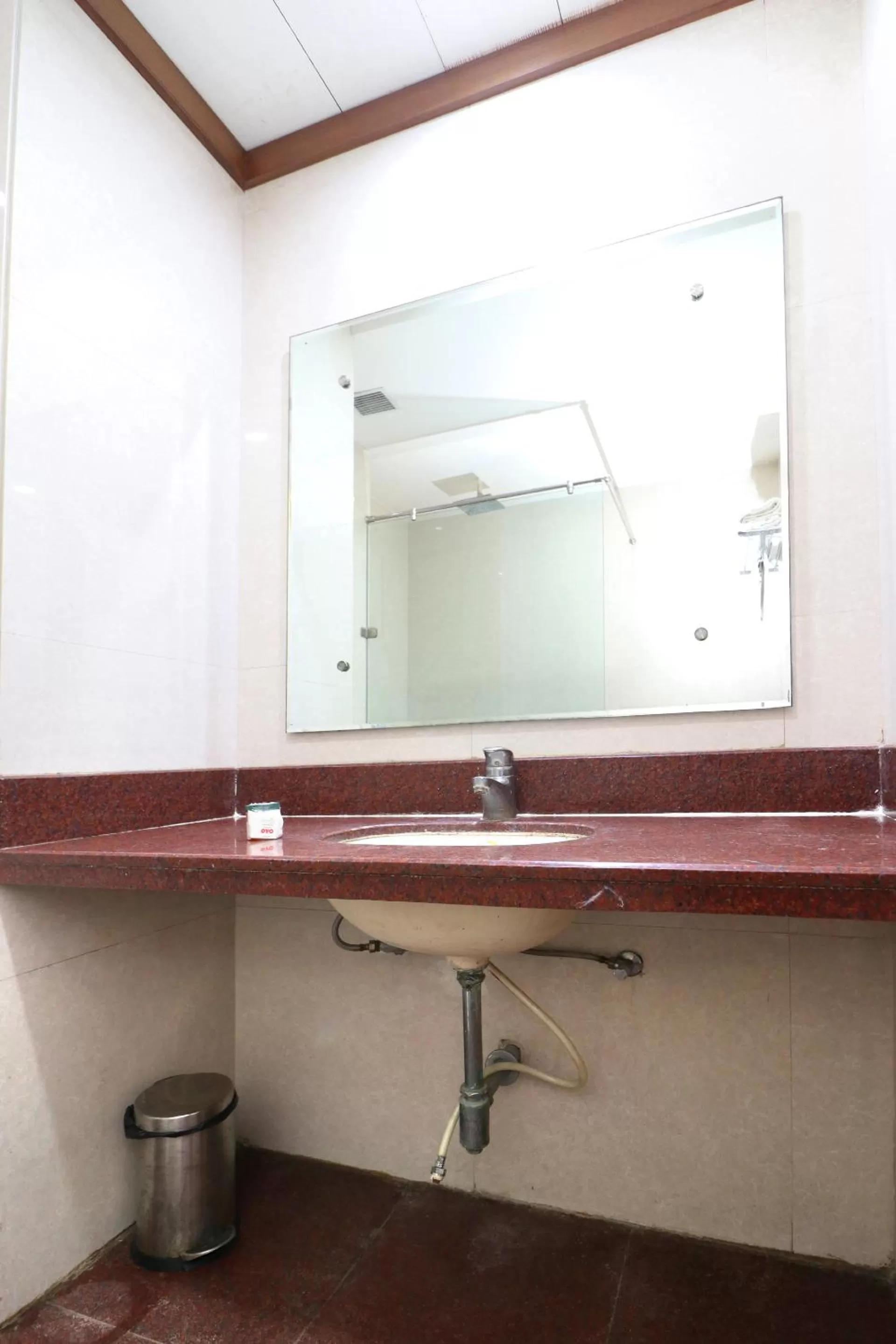 Bathroom in Hotel Leela Grande